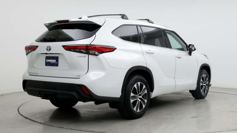 2022 Toyota Highlander XLE 8