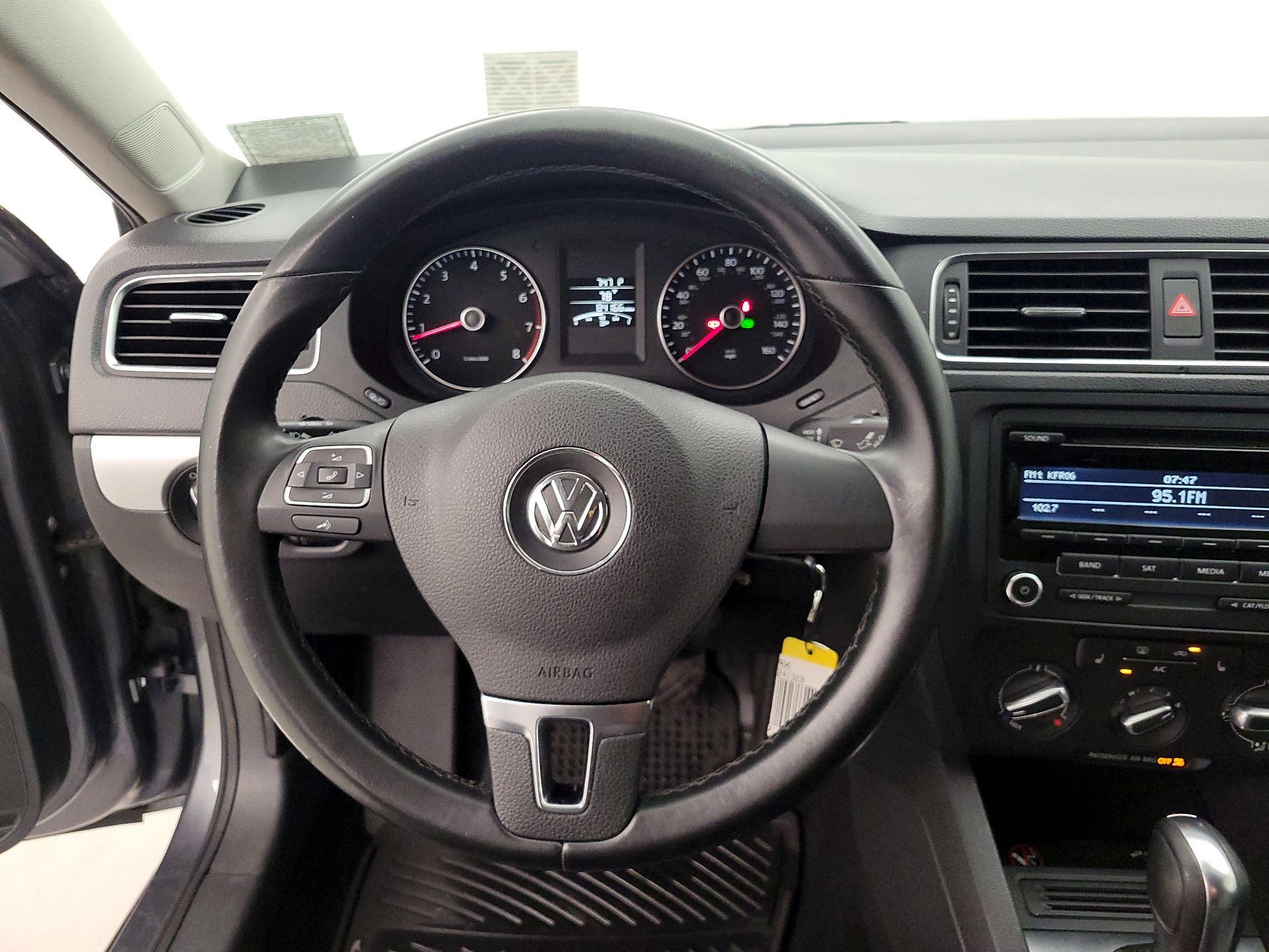 Thumbnail: 2014 Volkswagen Jetta - 10