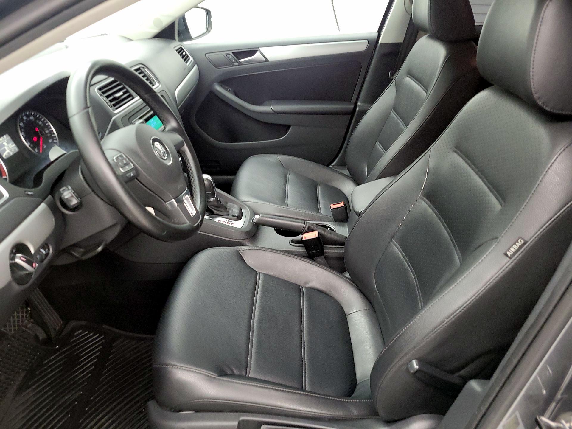 Thumbnail: 2014 Volkswagen Jetta - 11