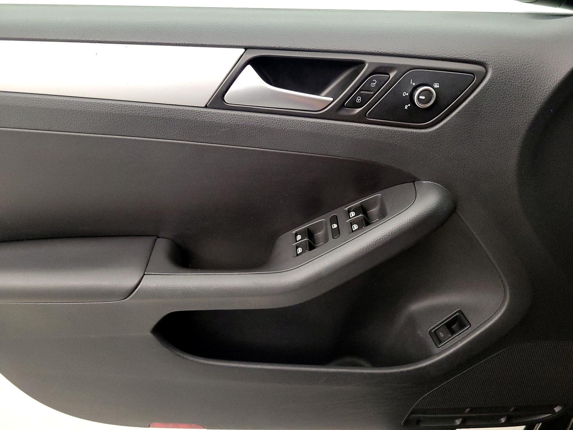 Thumbnail: 2014 Volkswagen Jetta - 12