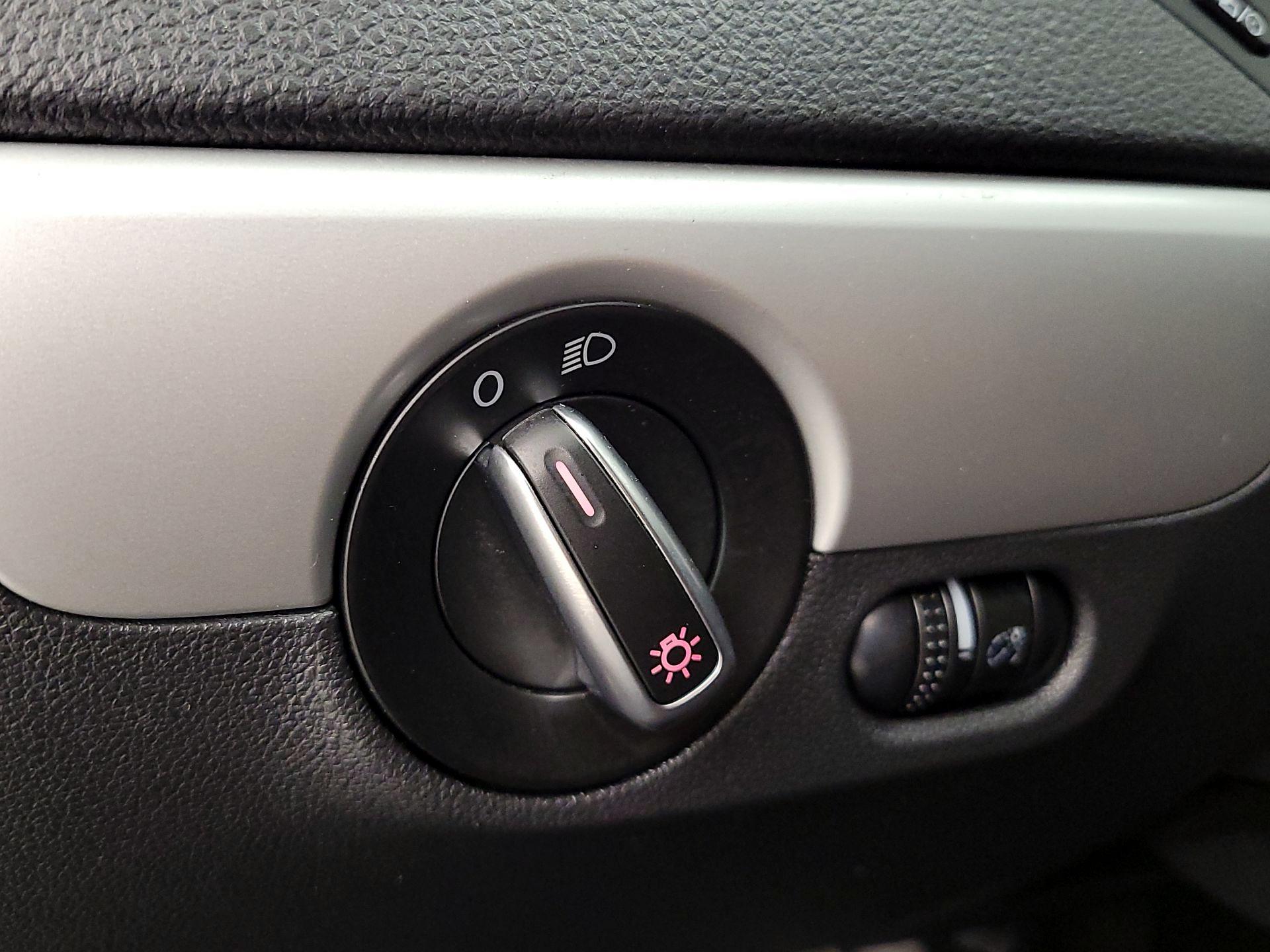 Thumbnail: 2014 Volkswagen Jetta - 13