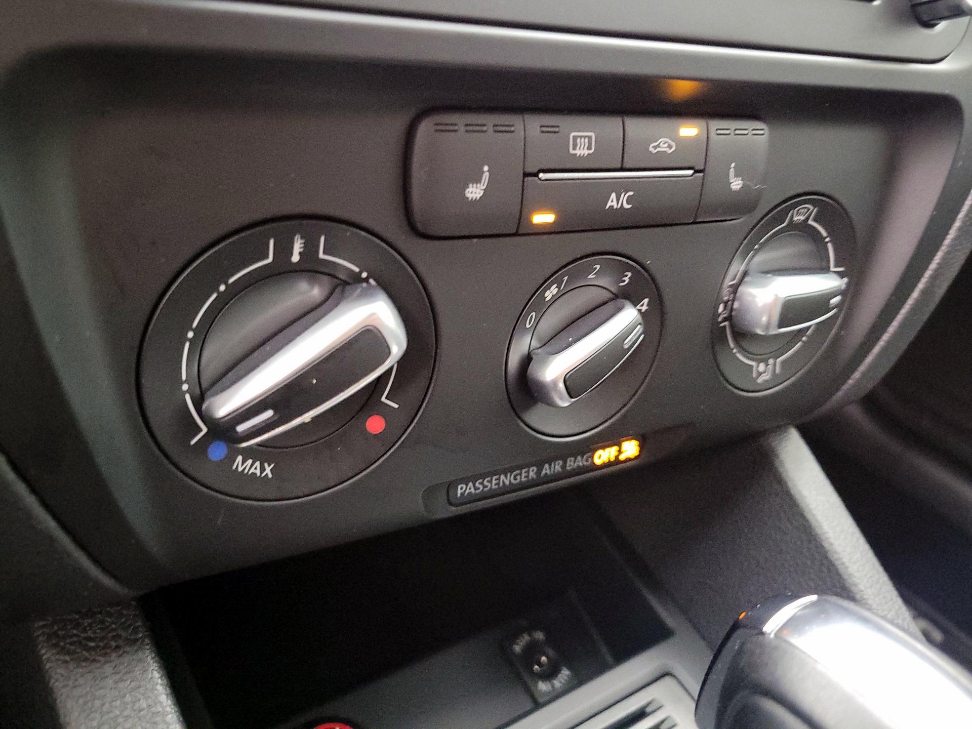 Thumbnail: 2014 Volkswagen Jetta - 15