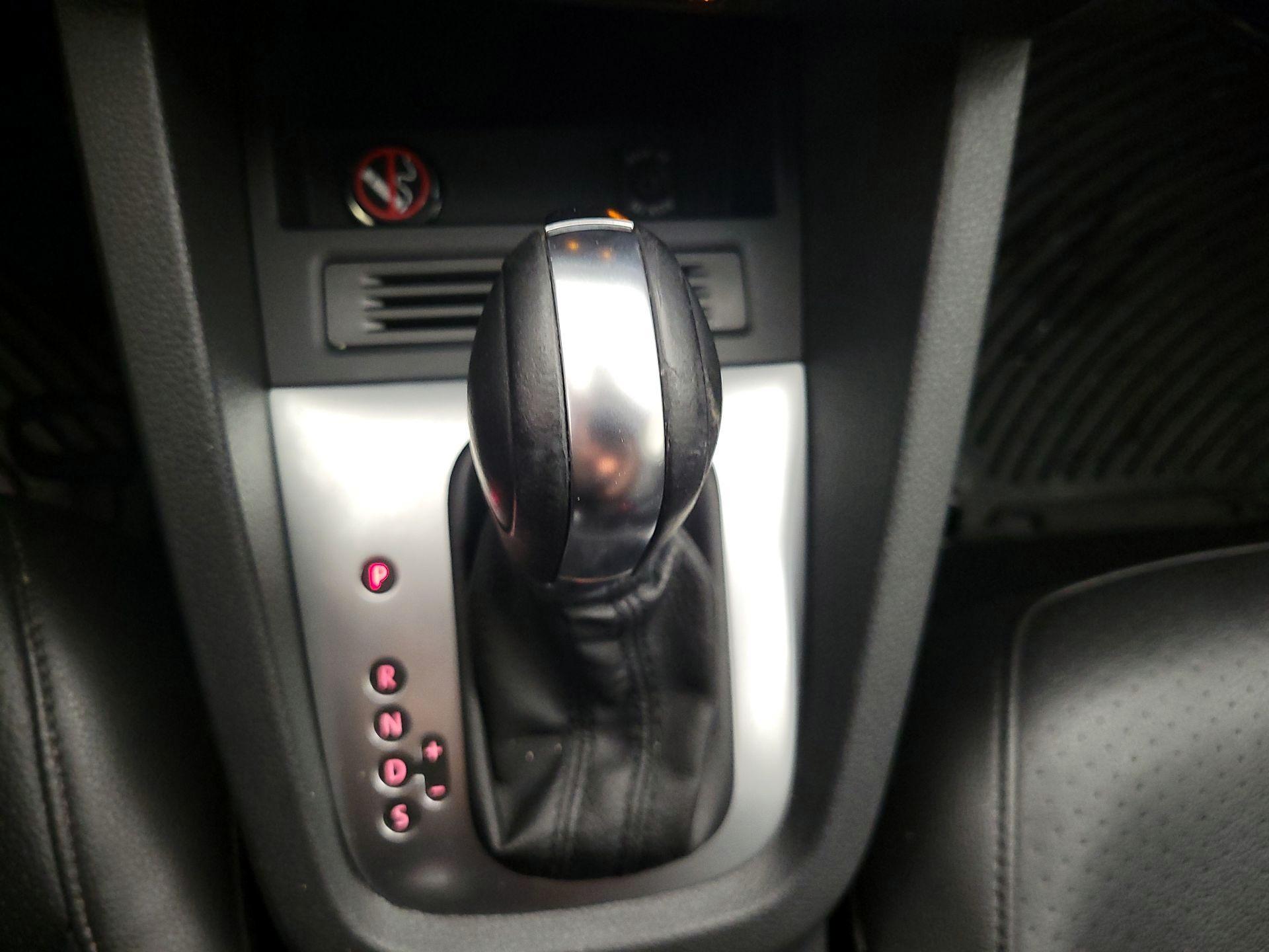 Thumbnail: 2014 Volkswagen Jetta - 16