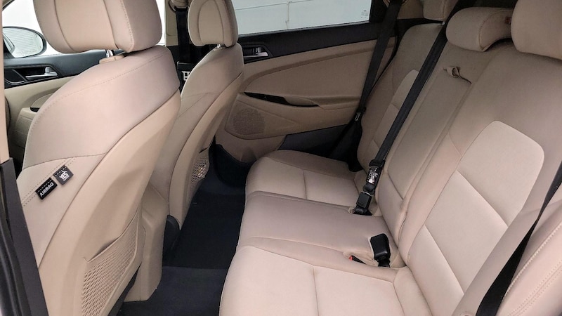 2017 Hyundai Tucson SE 19