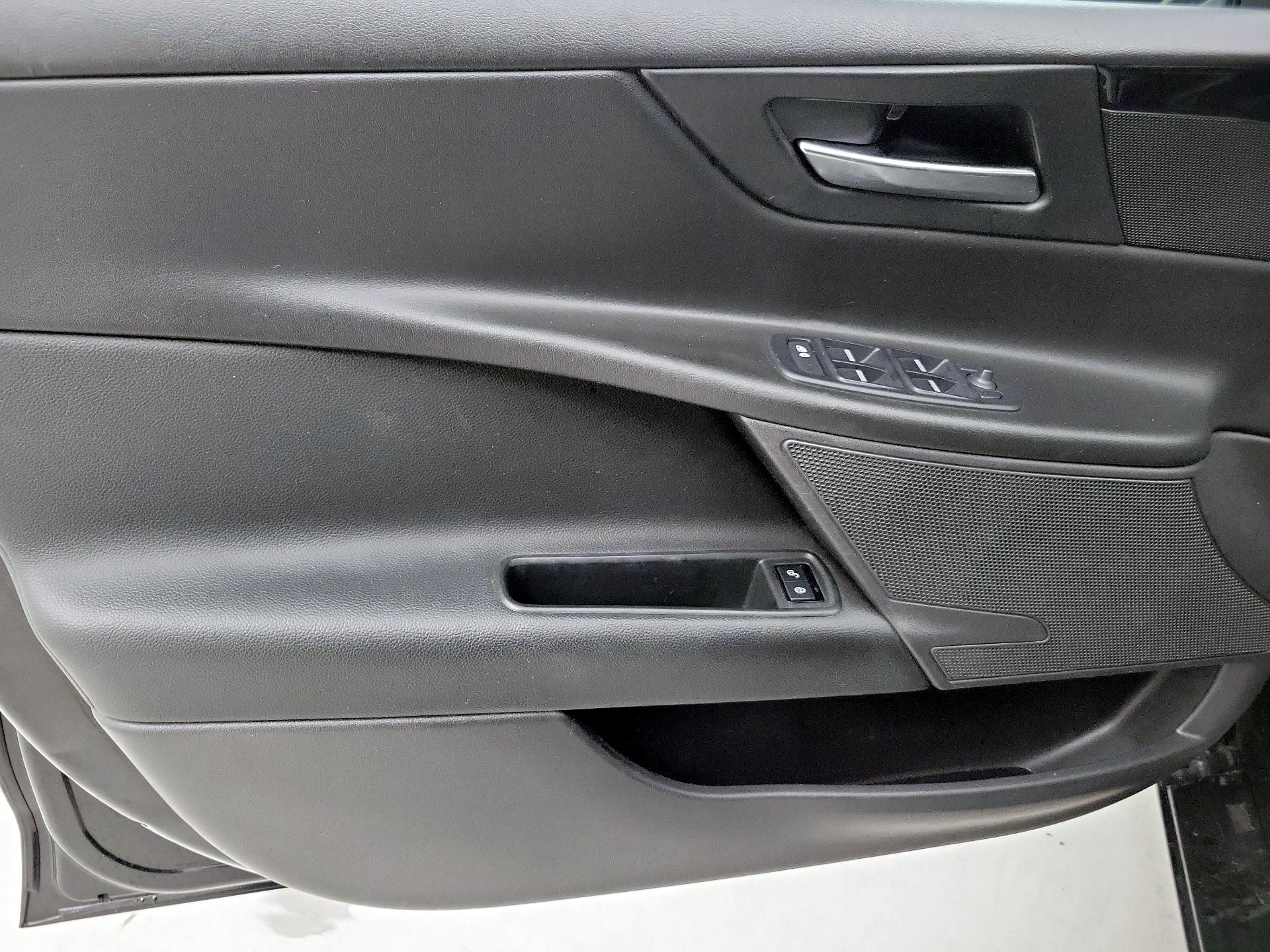 Thumbnail: 2019 Jaguar XE - 12