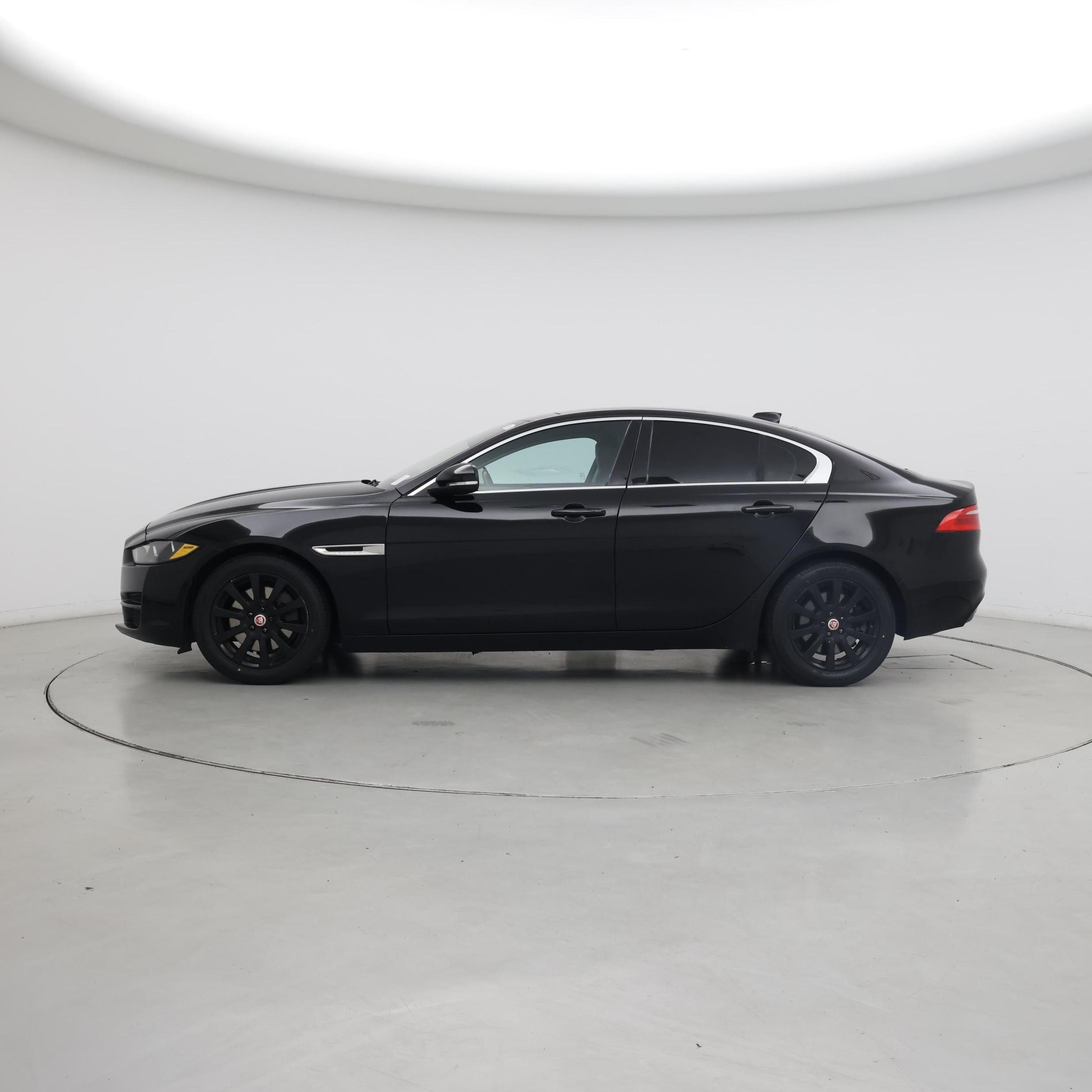 Thumbnail: 2019 Jaguar XE - 3