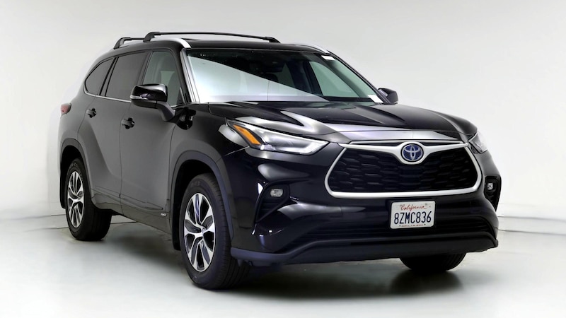 2022 Toyota Highlander XLE Hero Image