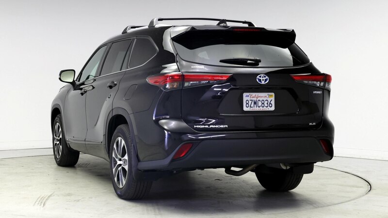 2022 Toyota Highlander XLE 2