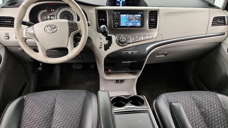 2014 Toyota Sienna SE 9