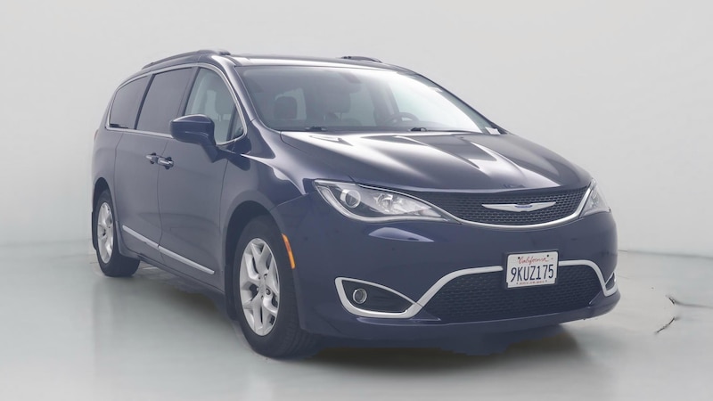 2017 Chrysler Pacifica Touring L Hero Image