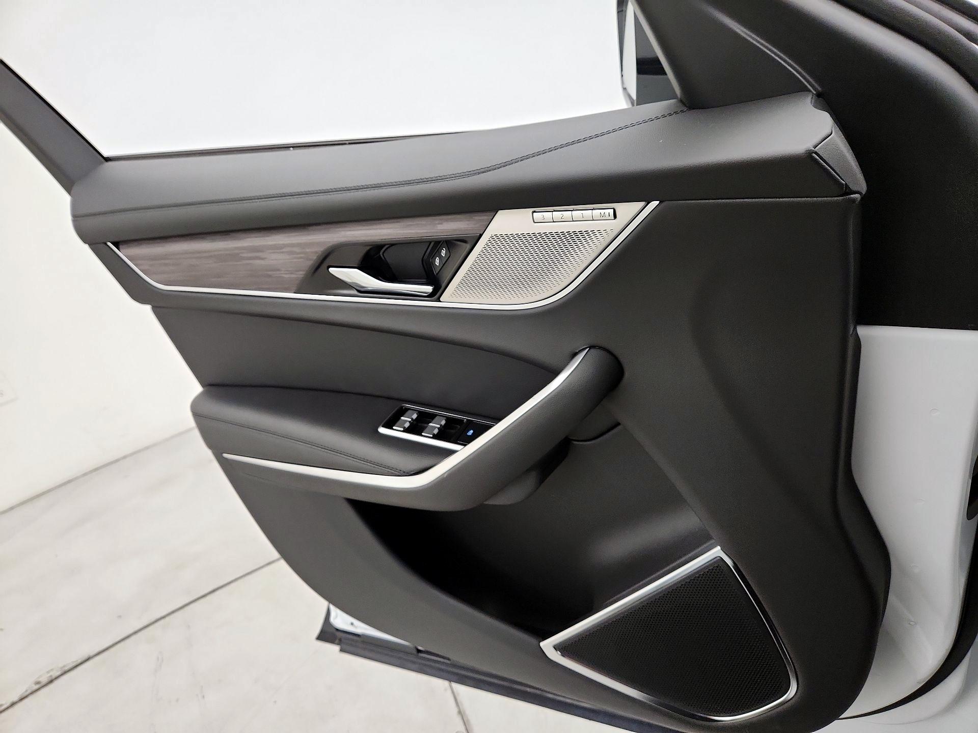 Thumbnail: 2023 Jaguar F-Pace - 12