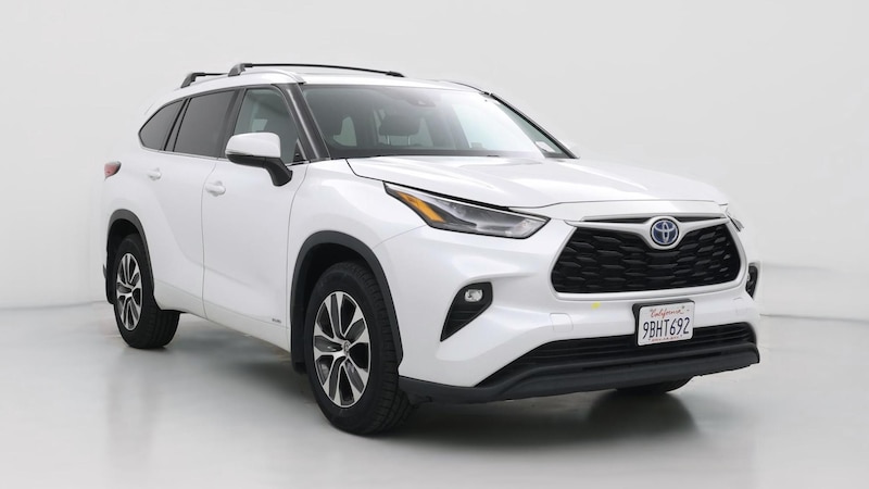 2022 Toyota Highlander XLE Hero Image