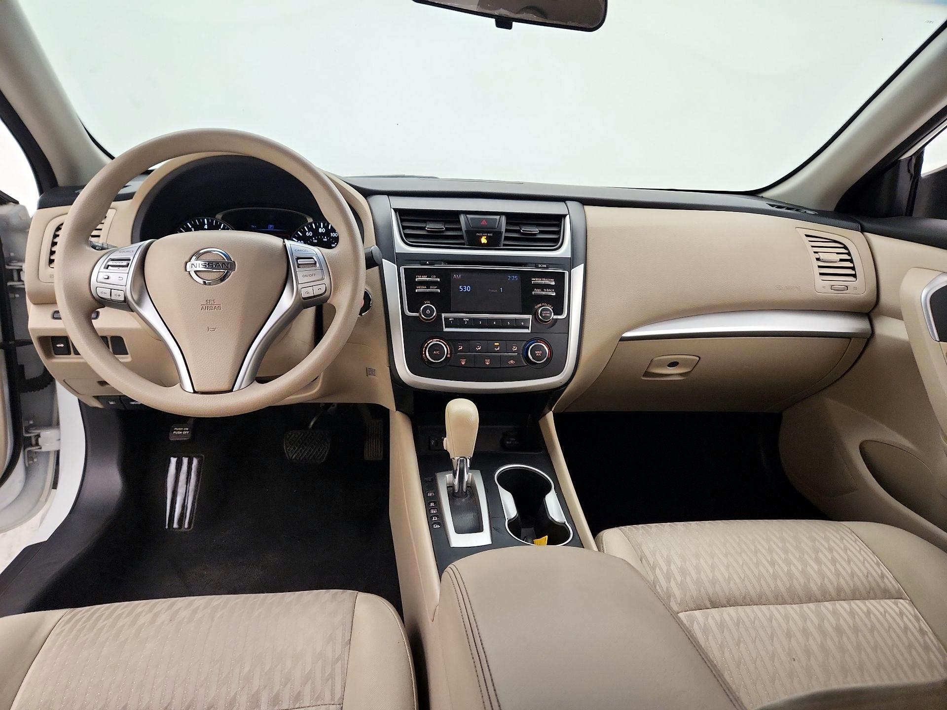 Thumbnail: 2016 Nissan Altima - 9
