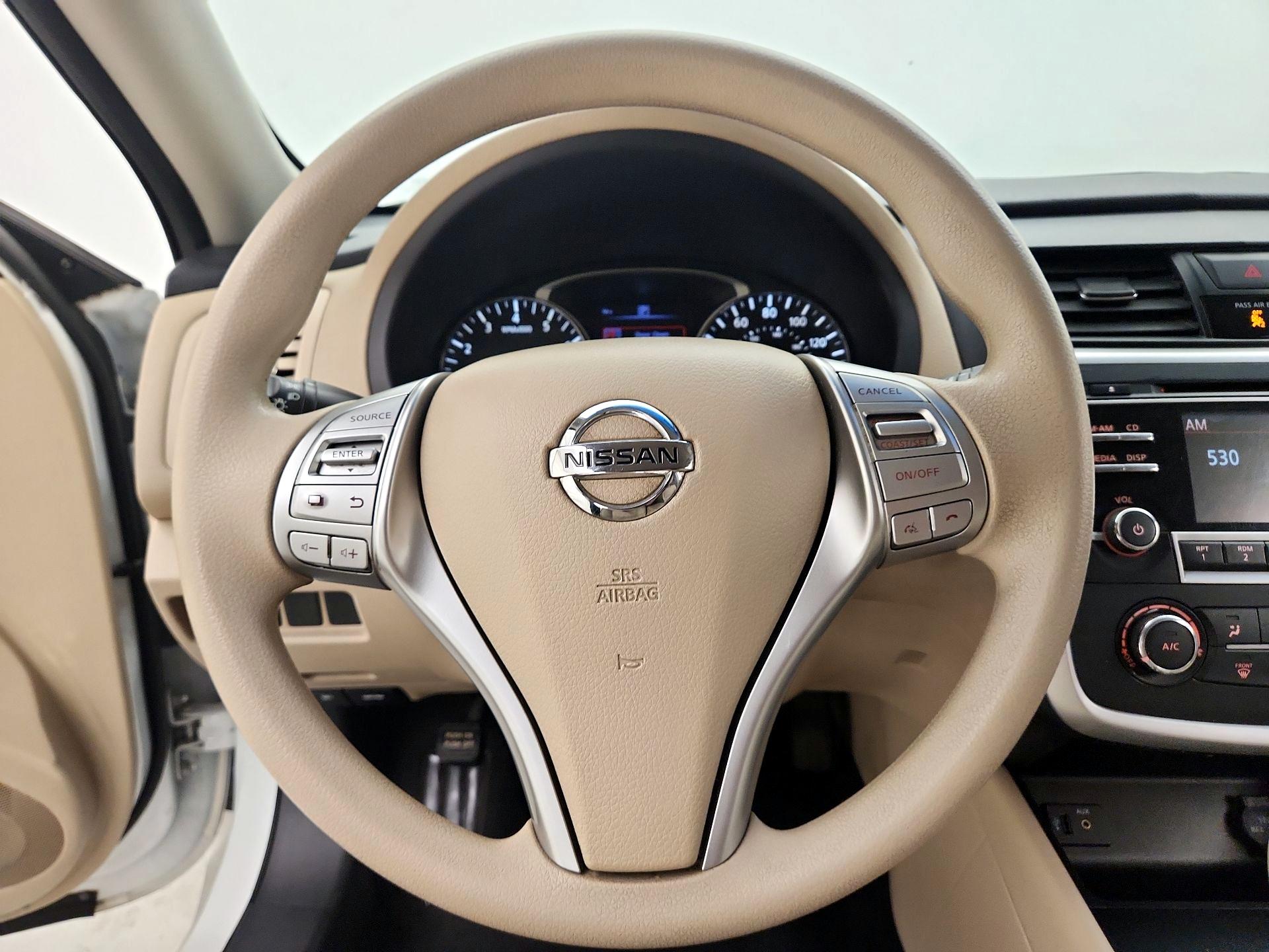 Thumbnail: 2016 Nissan Altima - 10
