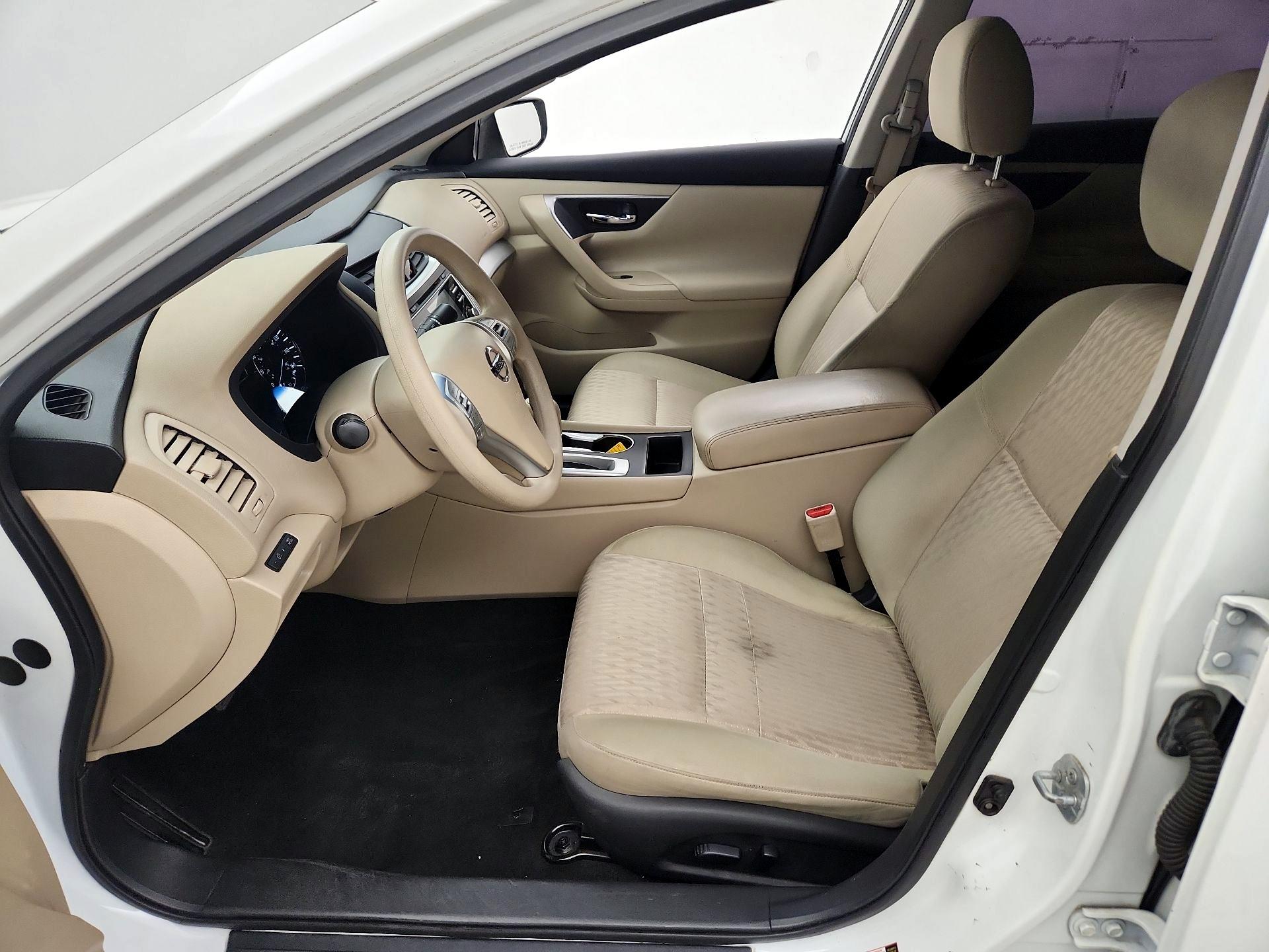 Thumbnail: 2016 Nissan Altima - 11