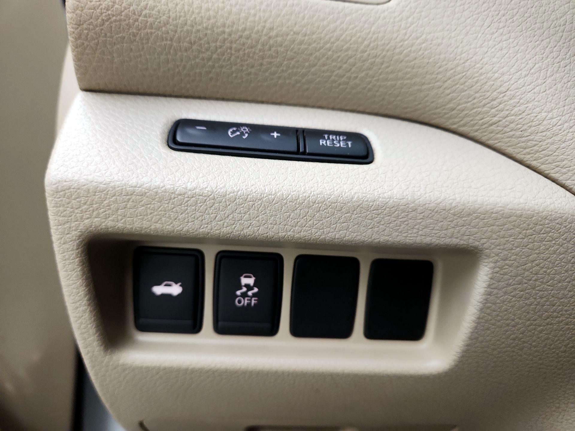 Thumbnail: 2016 Nissan Altima - 13