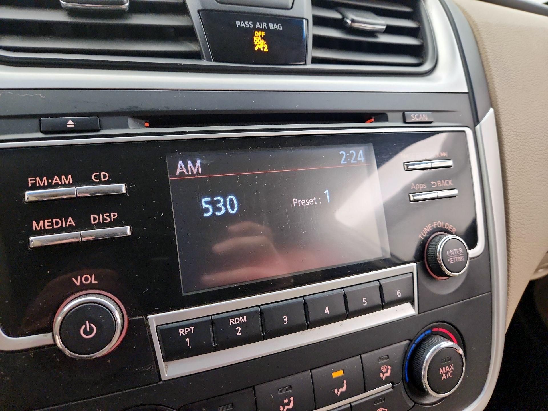 Thumbnail: 2016 Nissan Altima - 15