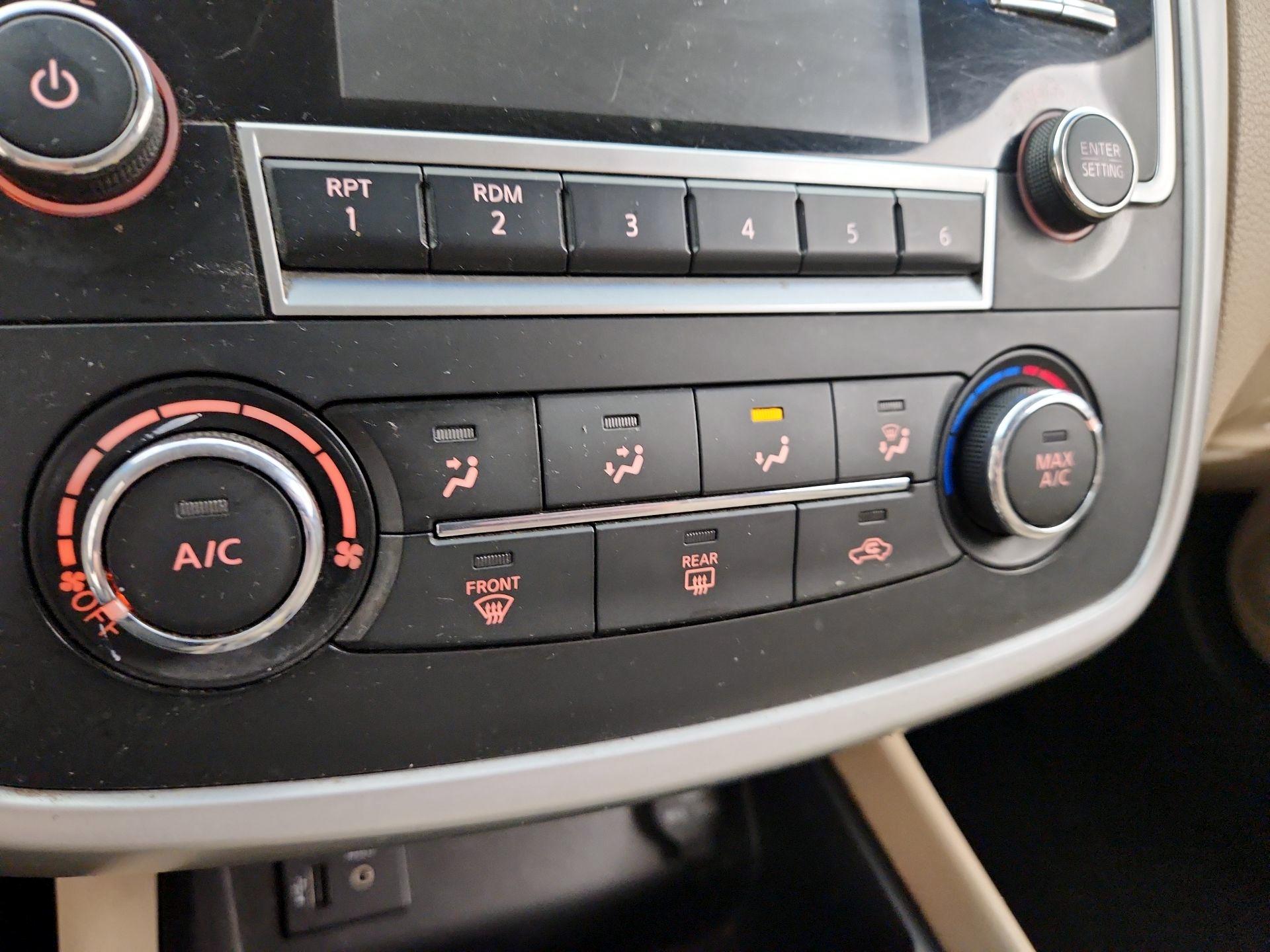 Thumbnail: 2016 Nissan Altima - 16