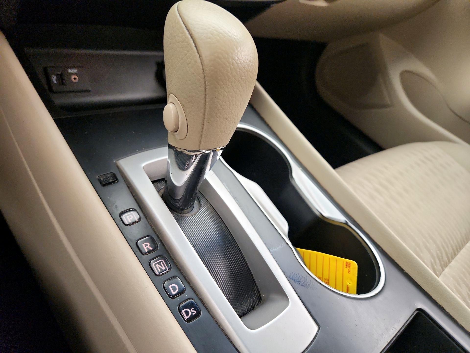 Thumbnail: 2016 Nissan Altima - 17