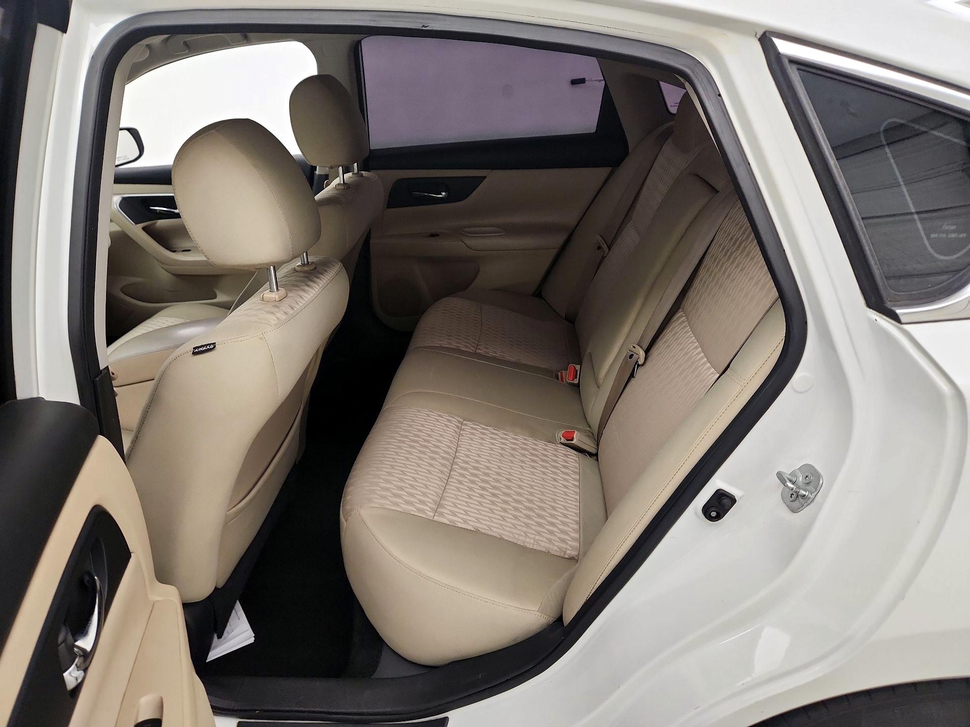 Thumbnail: 2016 Nissan Altima - 19