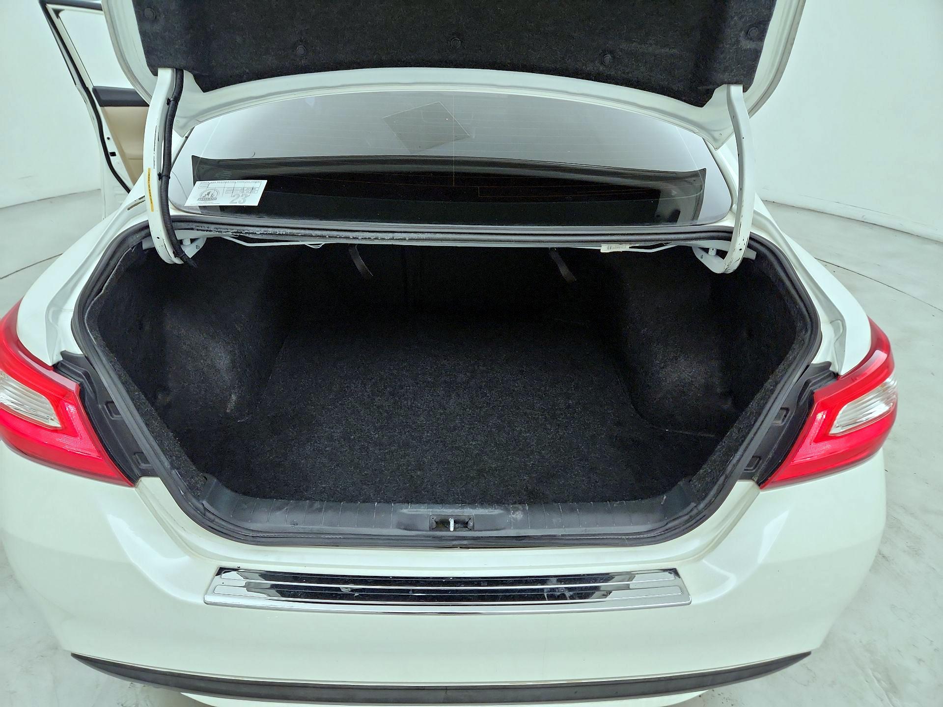Thumbnail: 2016 Nissan Altima - 20
