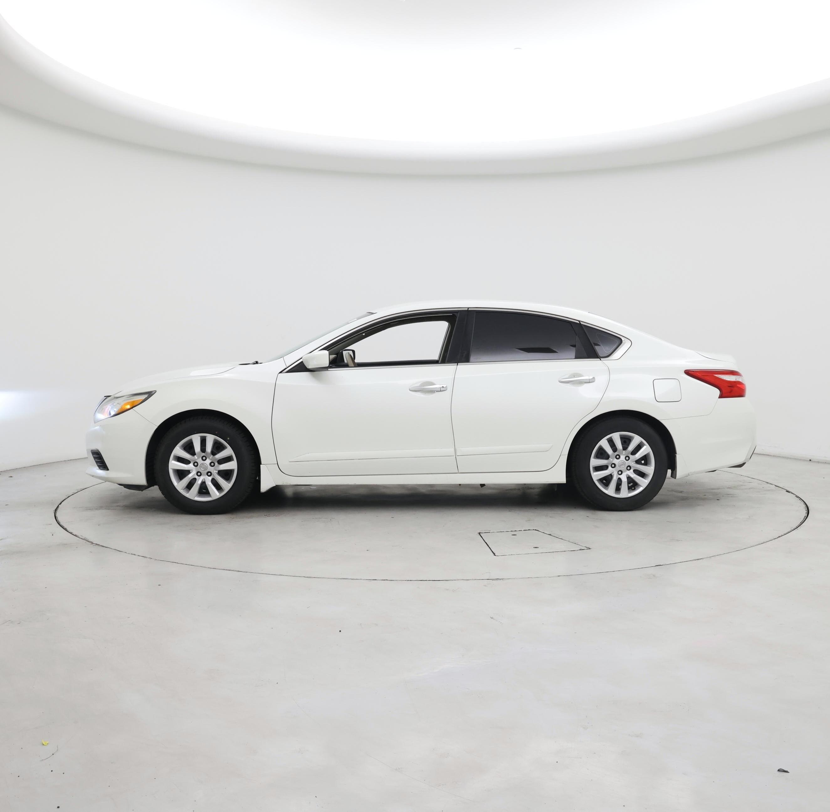 Thumbnail: 2016 Nissan Altima - 3