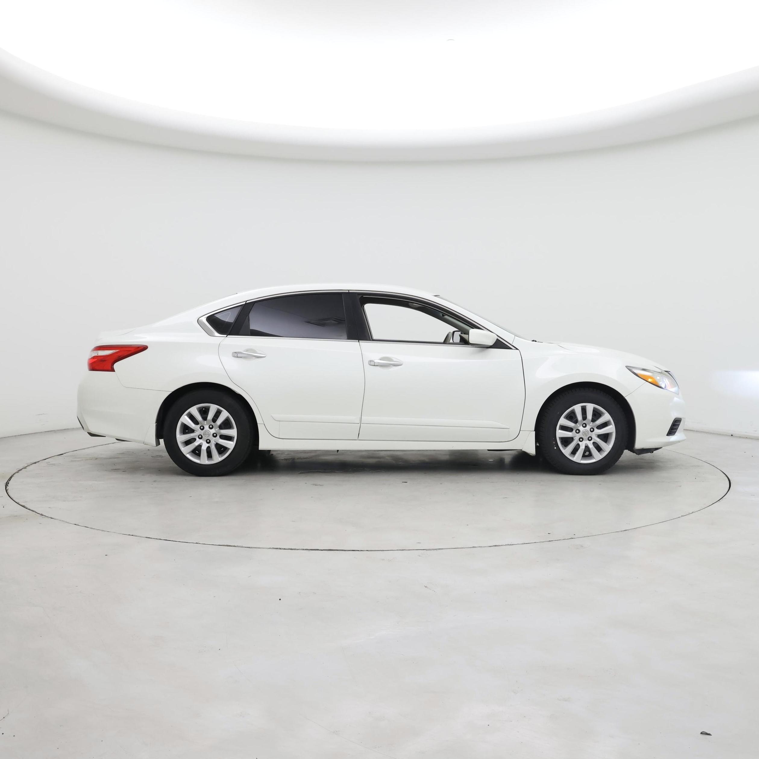 Thumbnail: 2016 Nissan Altima - 7