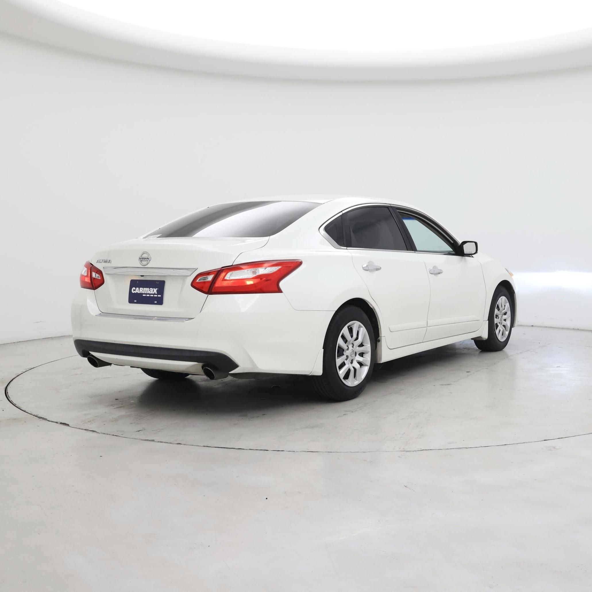 Thumbnail: 2016 Nissan Altima - 8