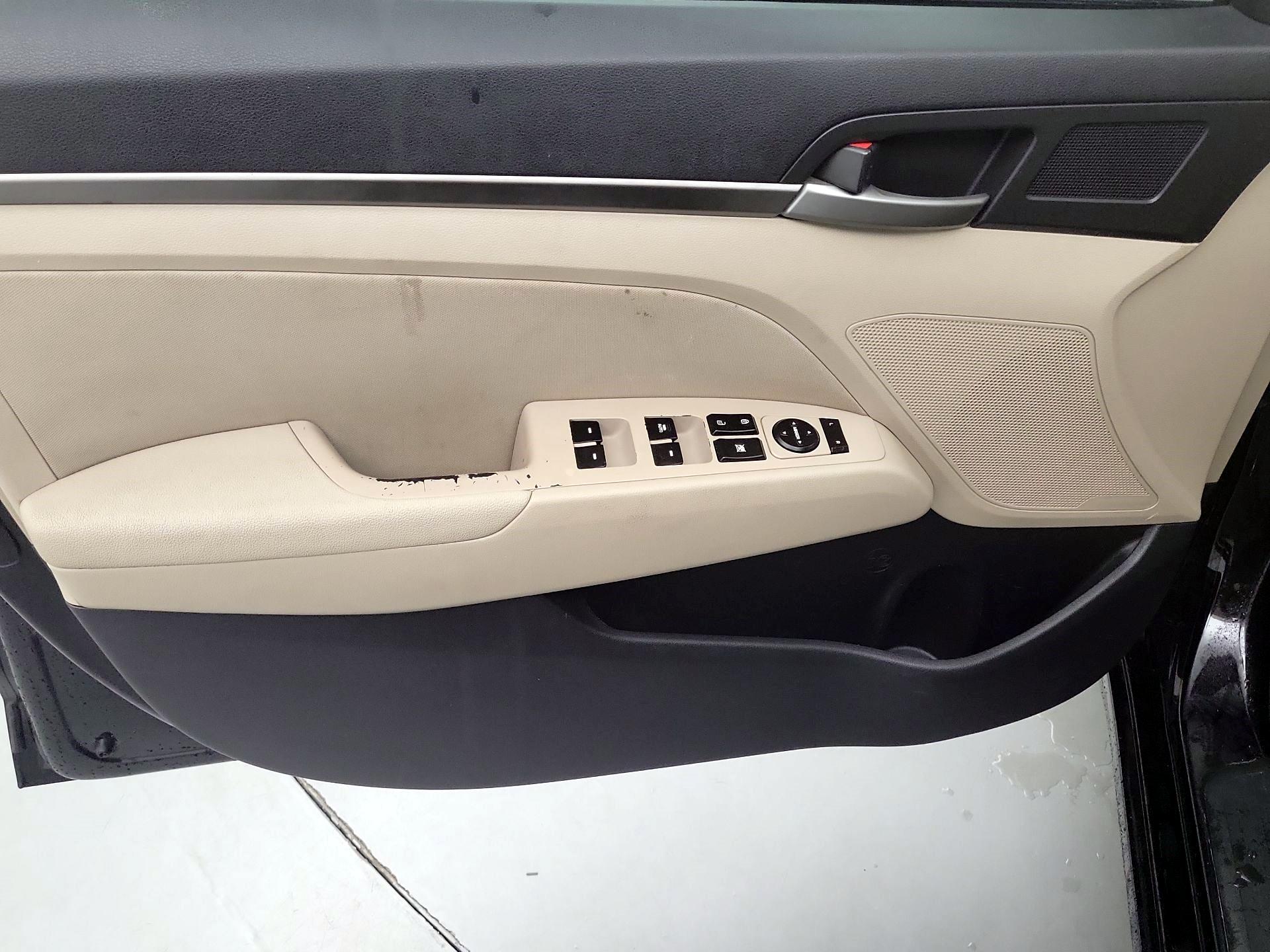 Thumbnail: 2017 Hyundai Elantra - 10