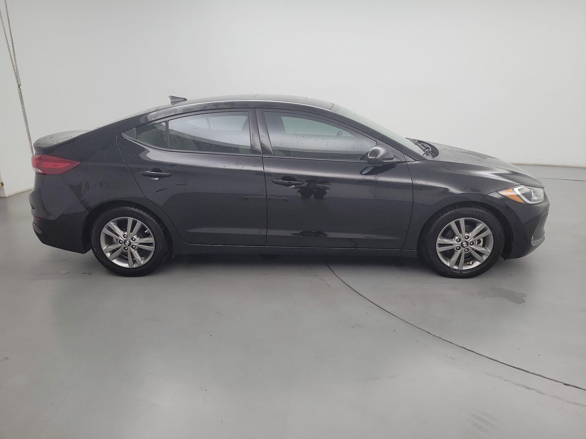 Thumbnail: 2017 Hyundai Elantra - 4