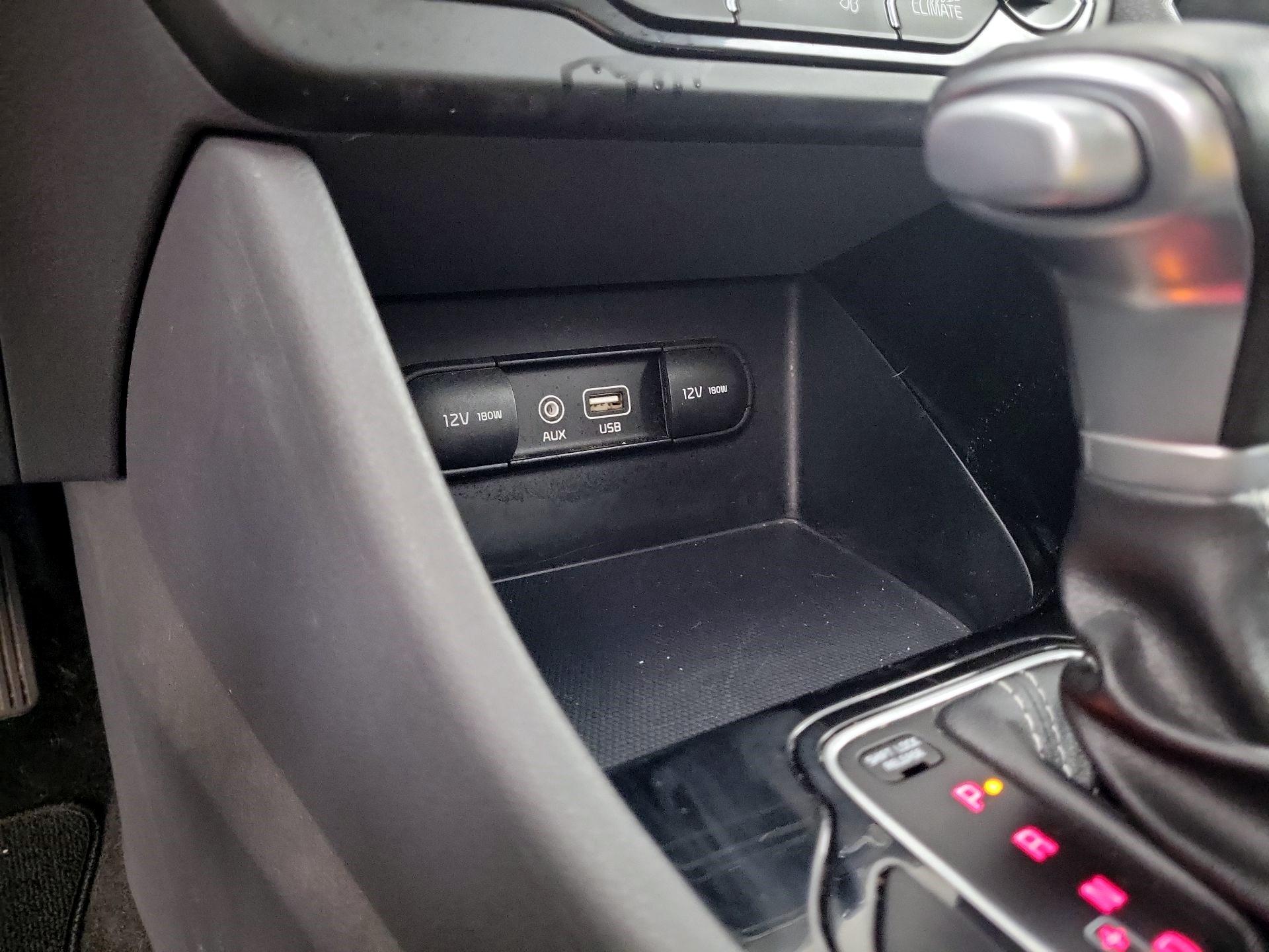 Thumbnail: 2017 Kia Niro - 16