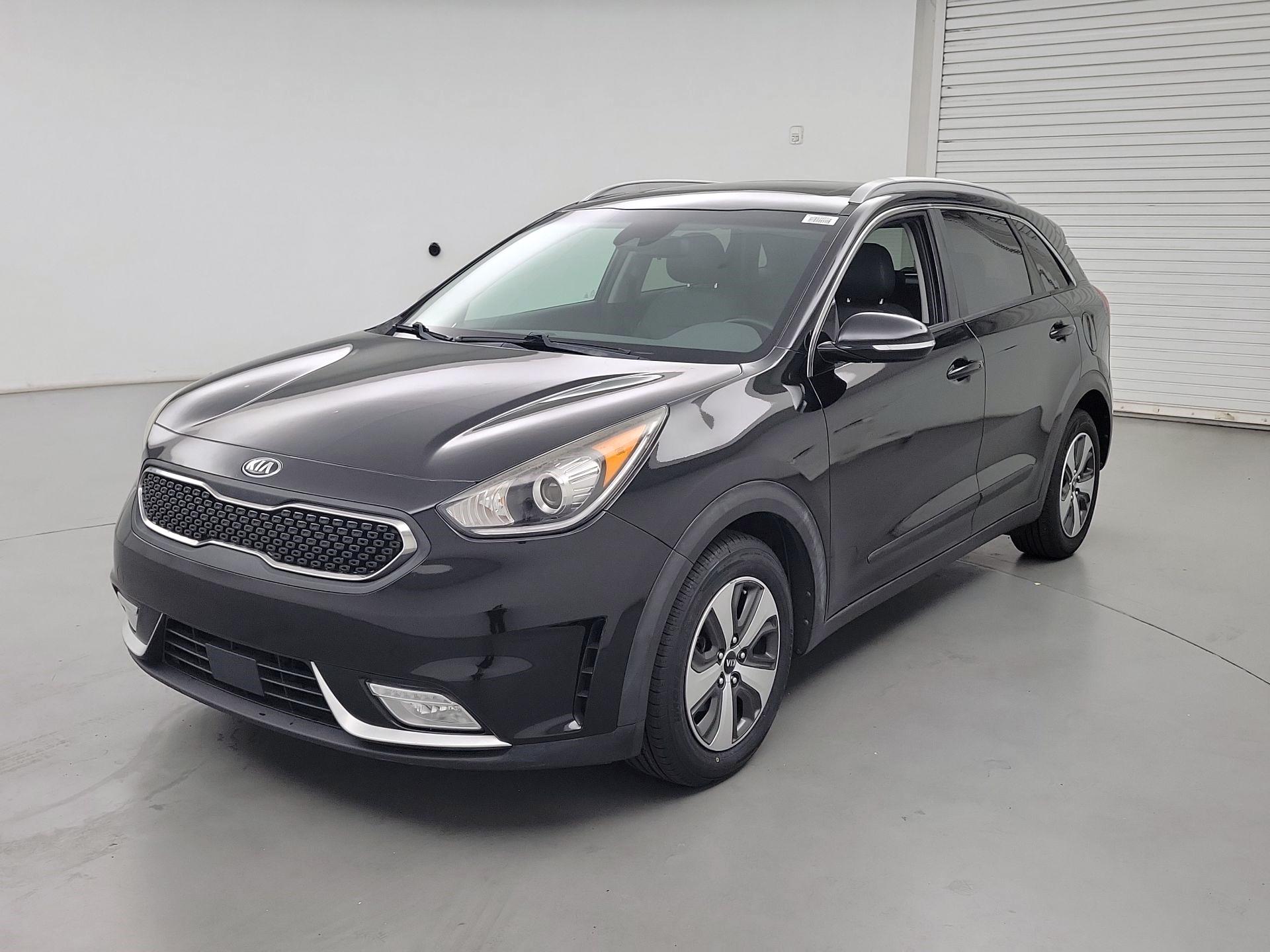 Thumbnail: 2017 Kia Niro - 3
