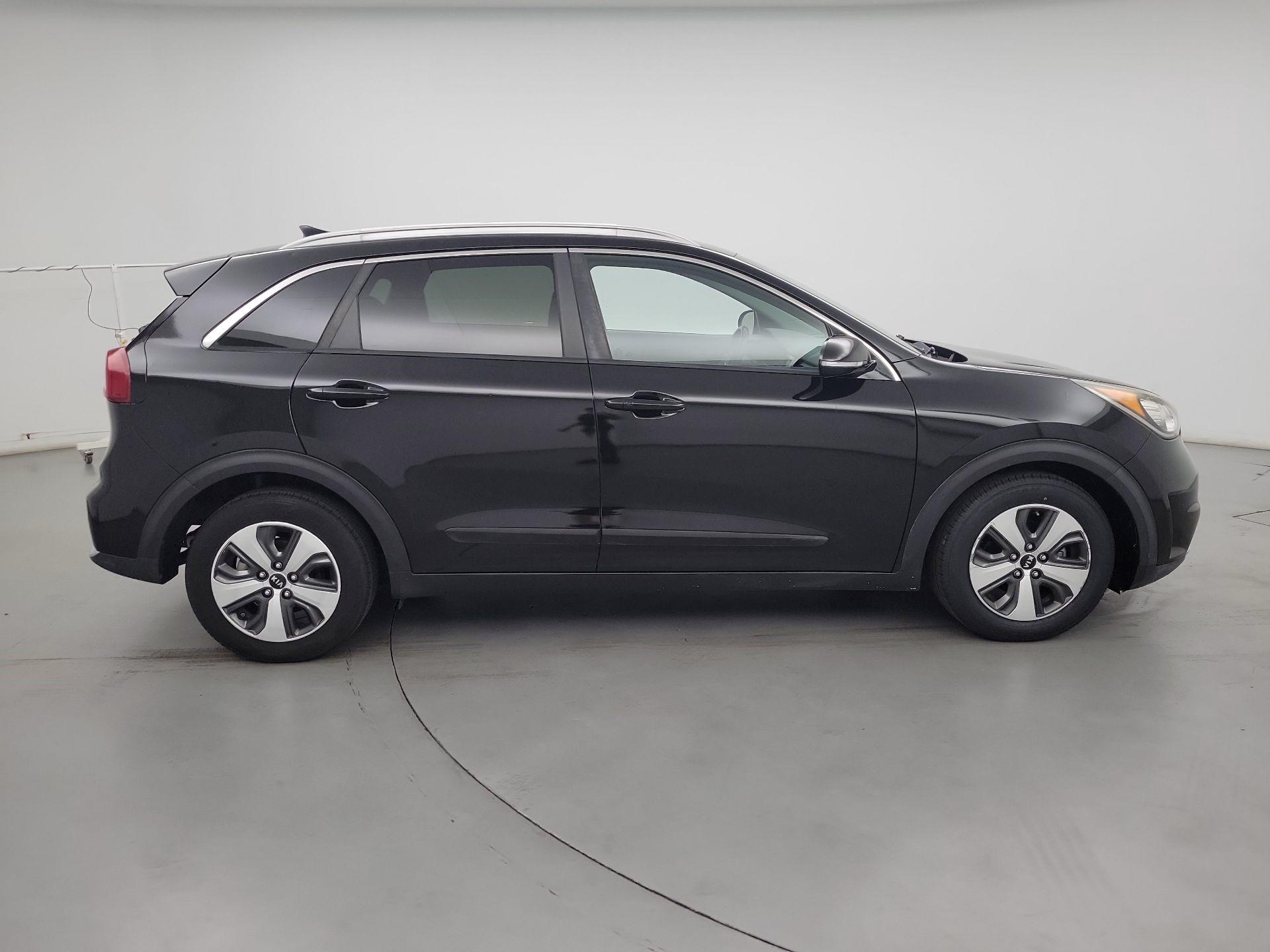 Thumbnail: 2017 Kia Niro - 4