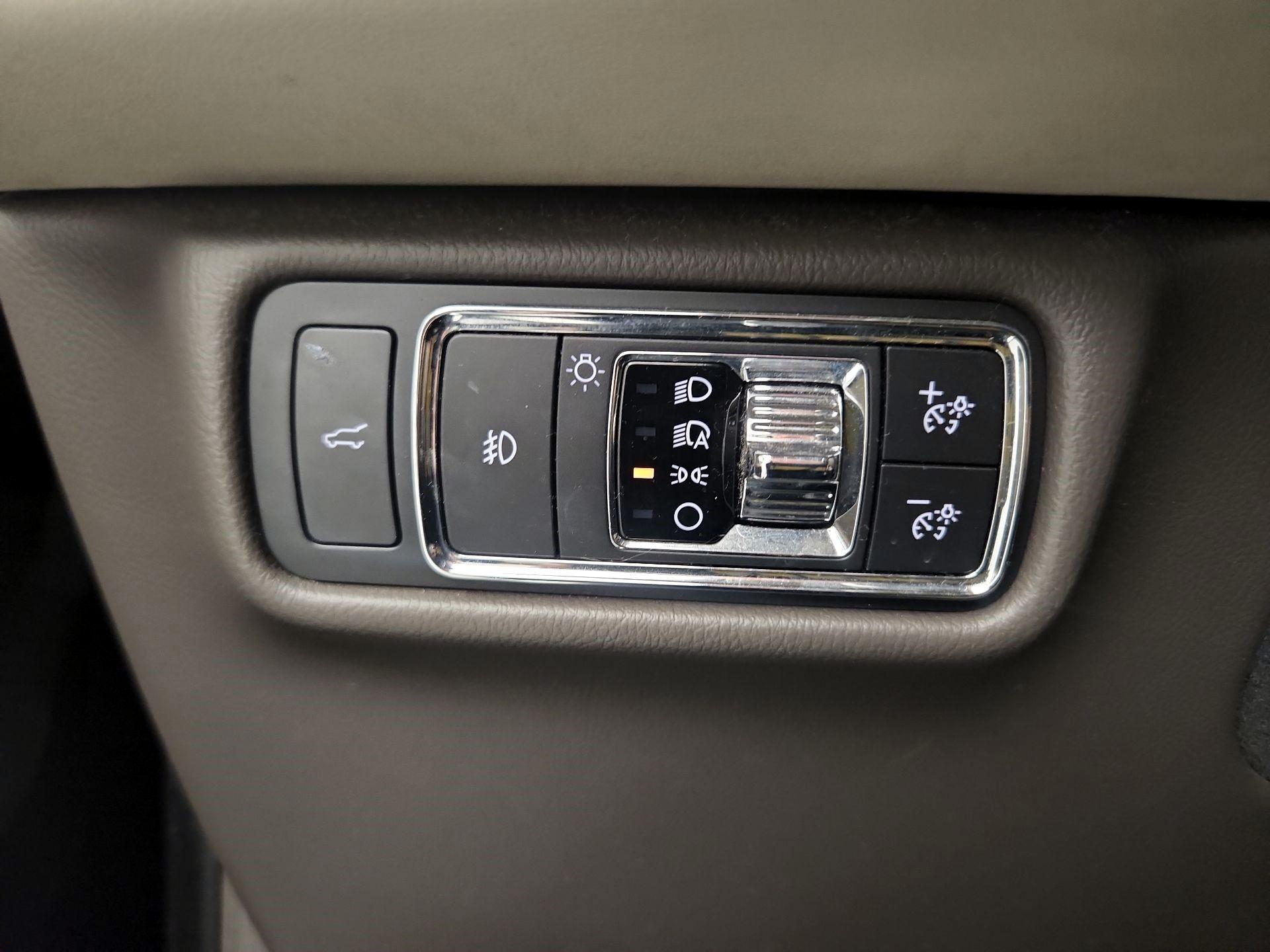 Thumbnail: 2021 Lincoln Aviator - 11