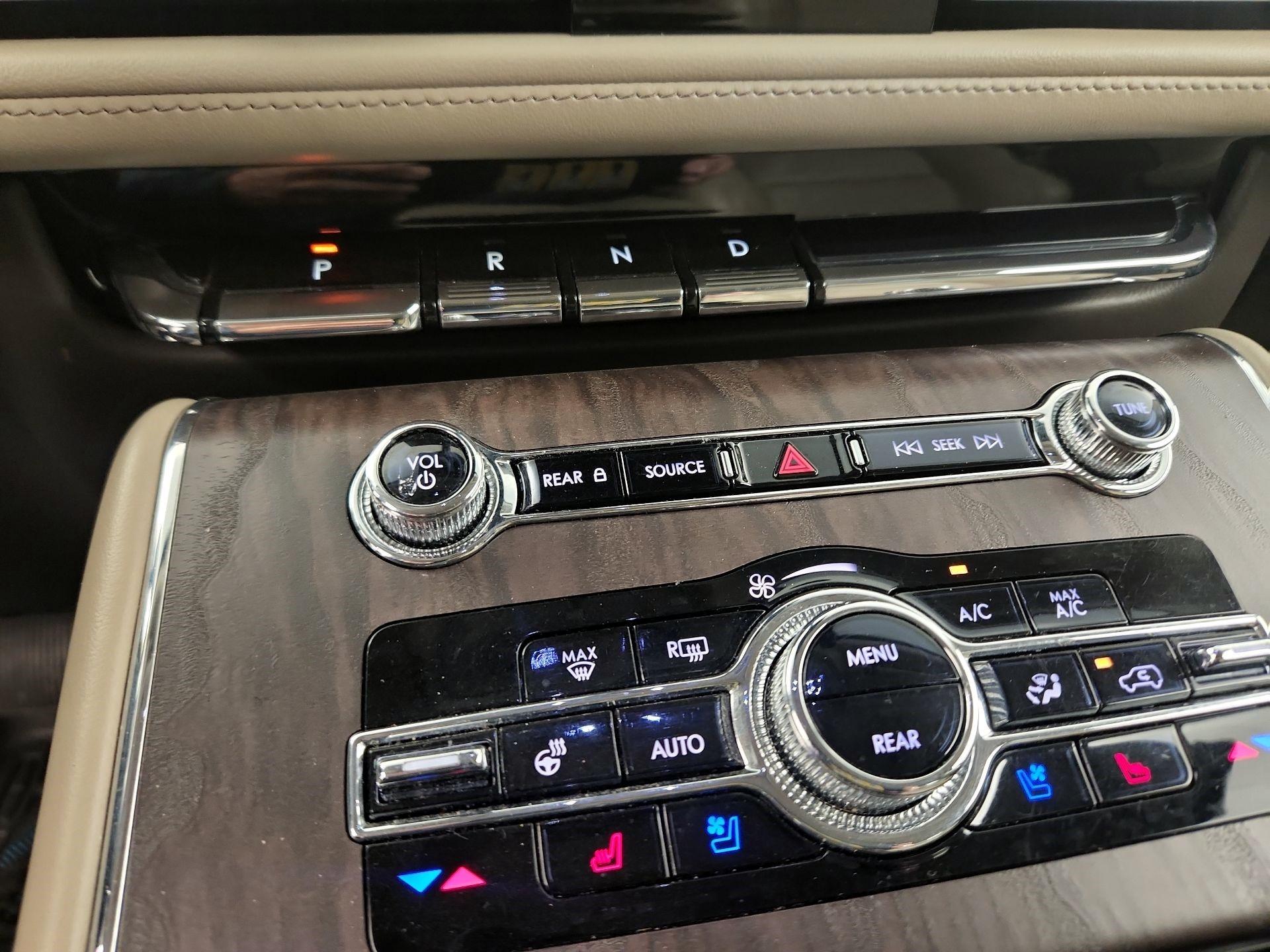 Thumbnail: 2021 Lincoln Aviator - 16