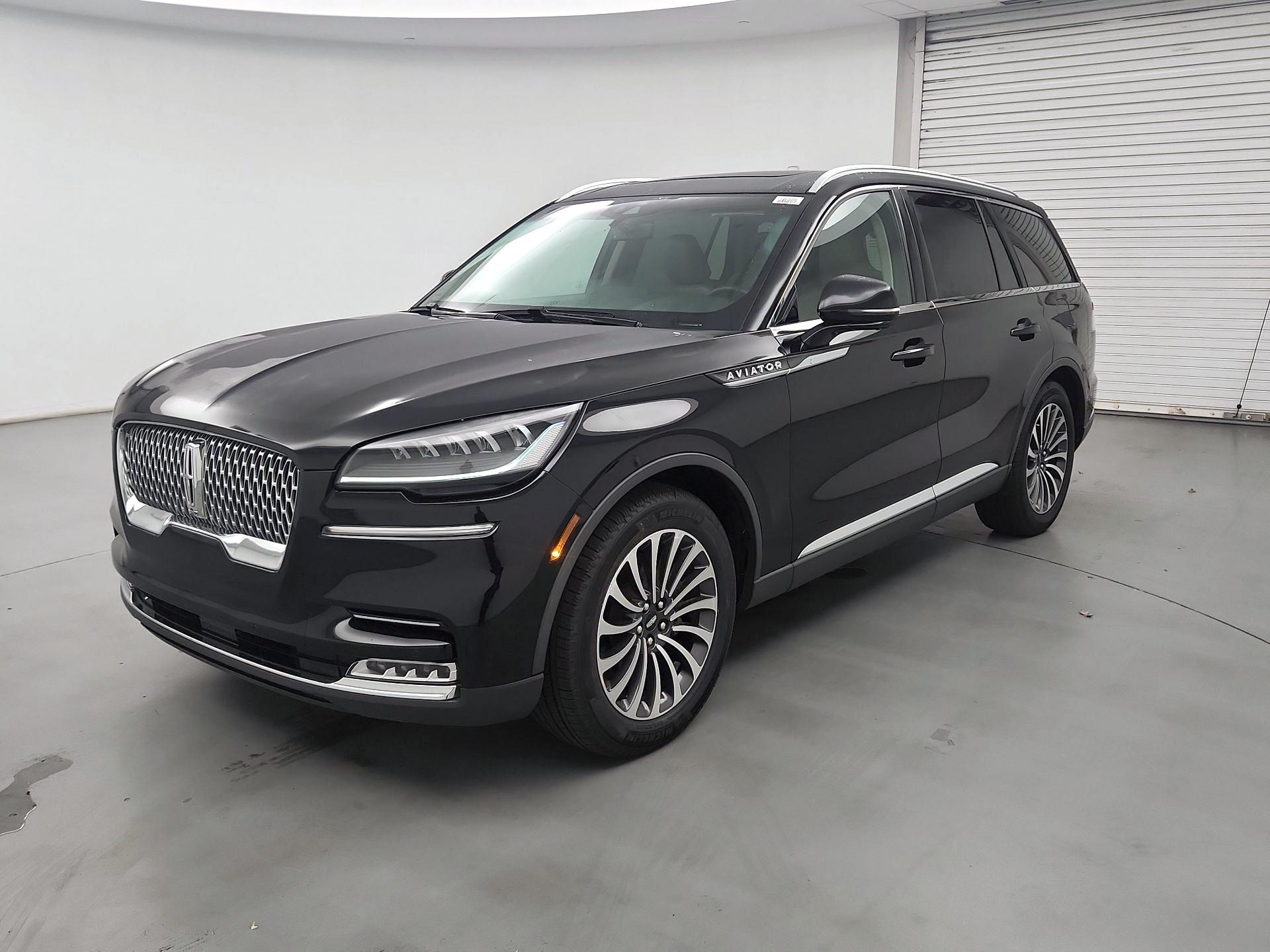 Thumbnail: 2021 Lincoln Aviator - 3