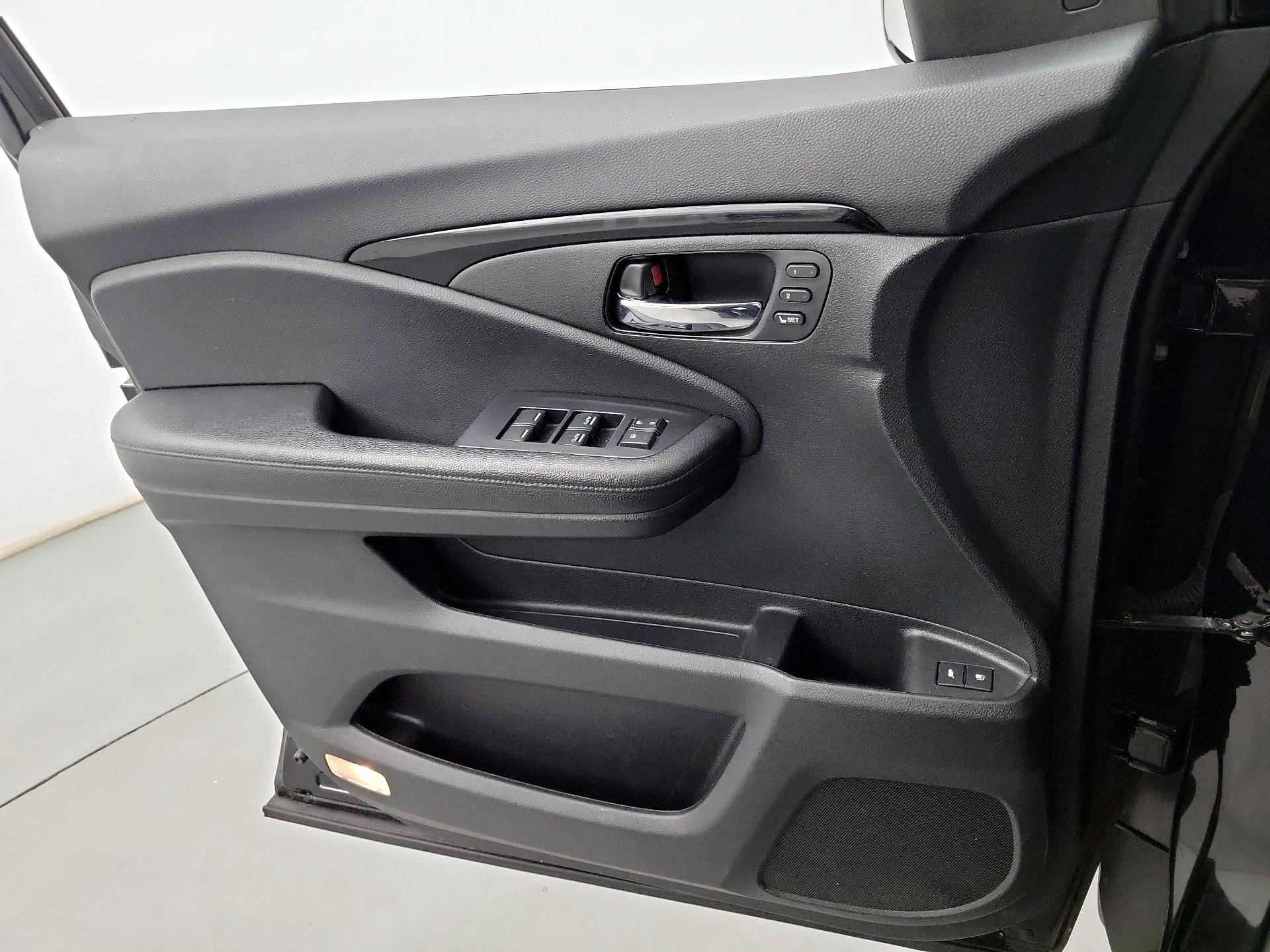 Thumbnail: 2019 Honda Pilot - 12