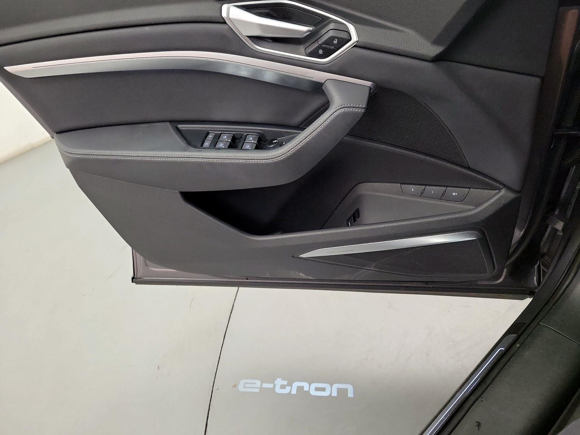 Thumbnail: 2021 Audi e-tron - 10
