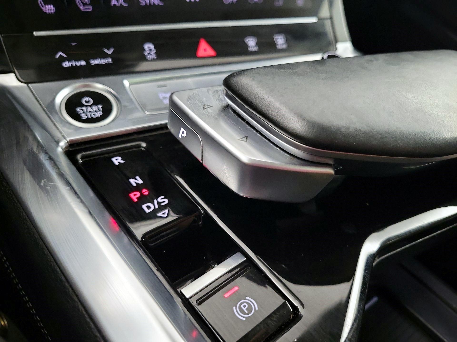 Thumbnail: 2021 Audi e-tron - 16