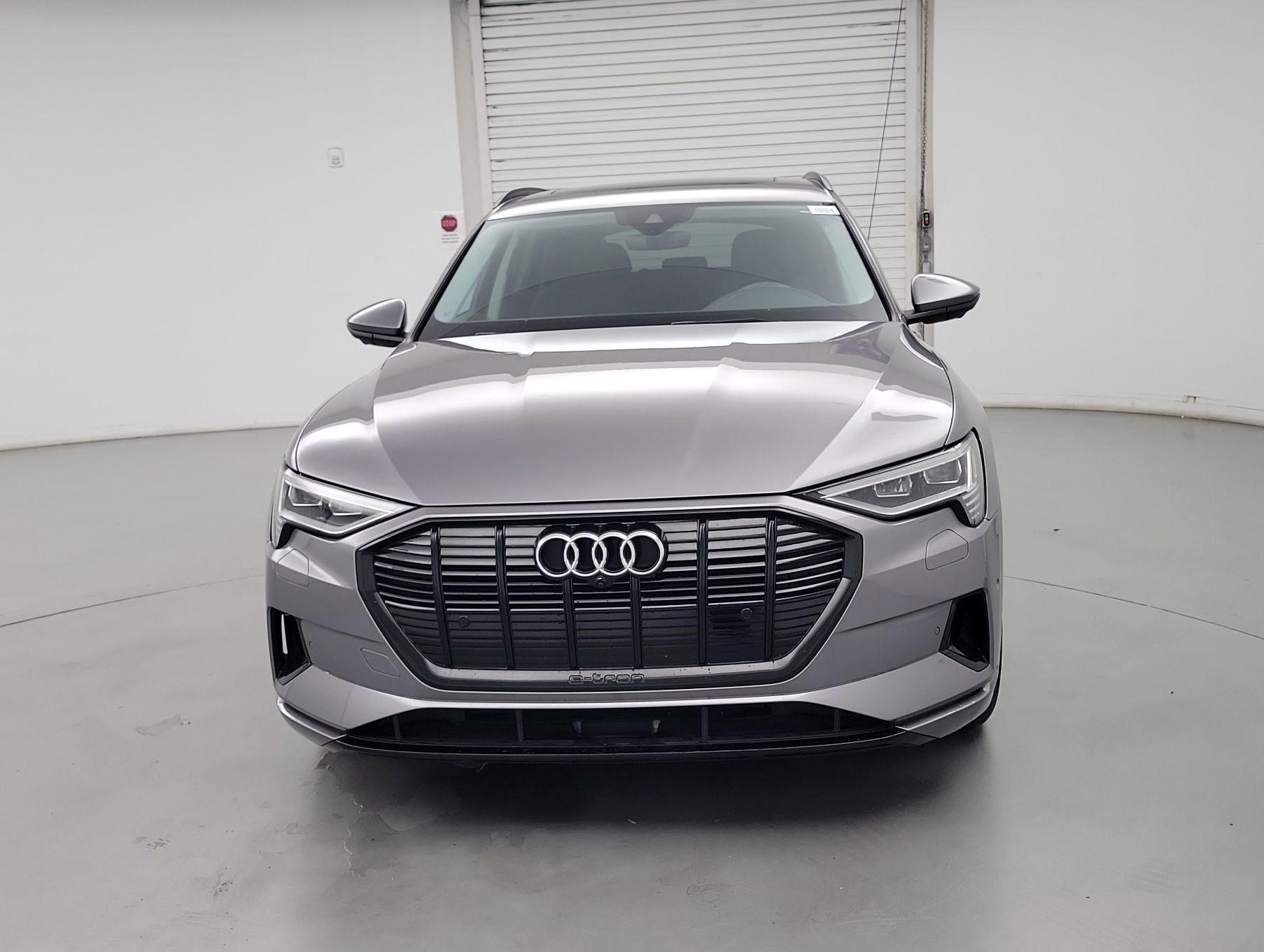 Thumbnail: 2021 Audi e-tron - 2