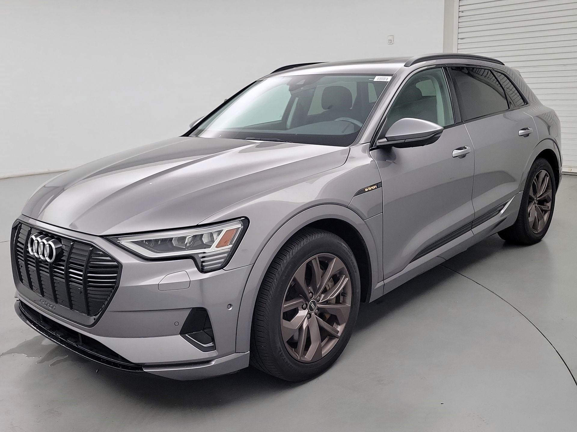 Thumbnail: 2021 Audi e-tron - 3