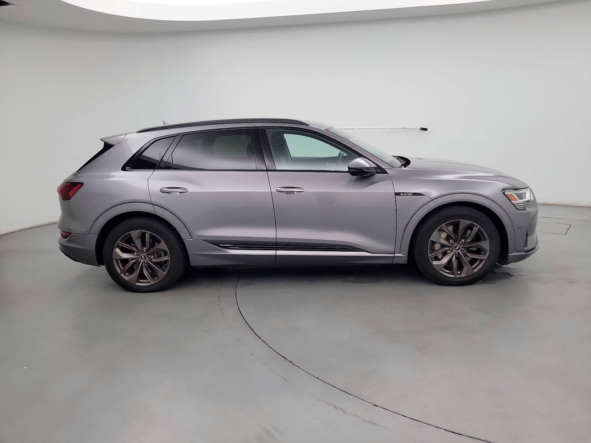 Thumbnail: 2021 Audi e-tron - 4