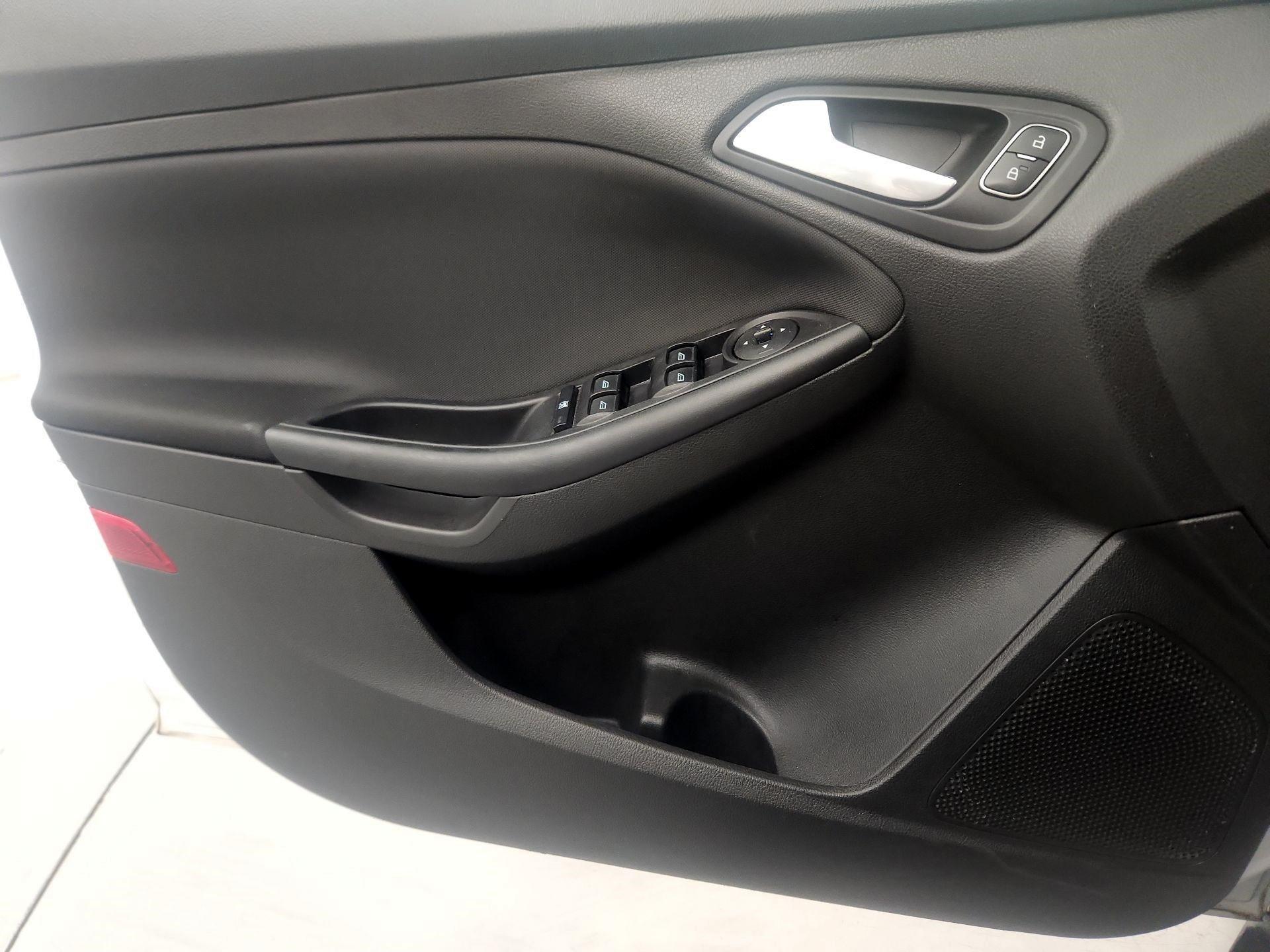 Thumbnail: 2017 Ford Focus - 10