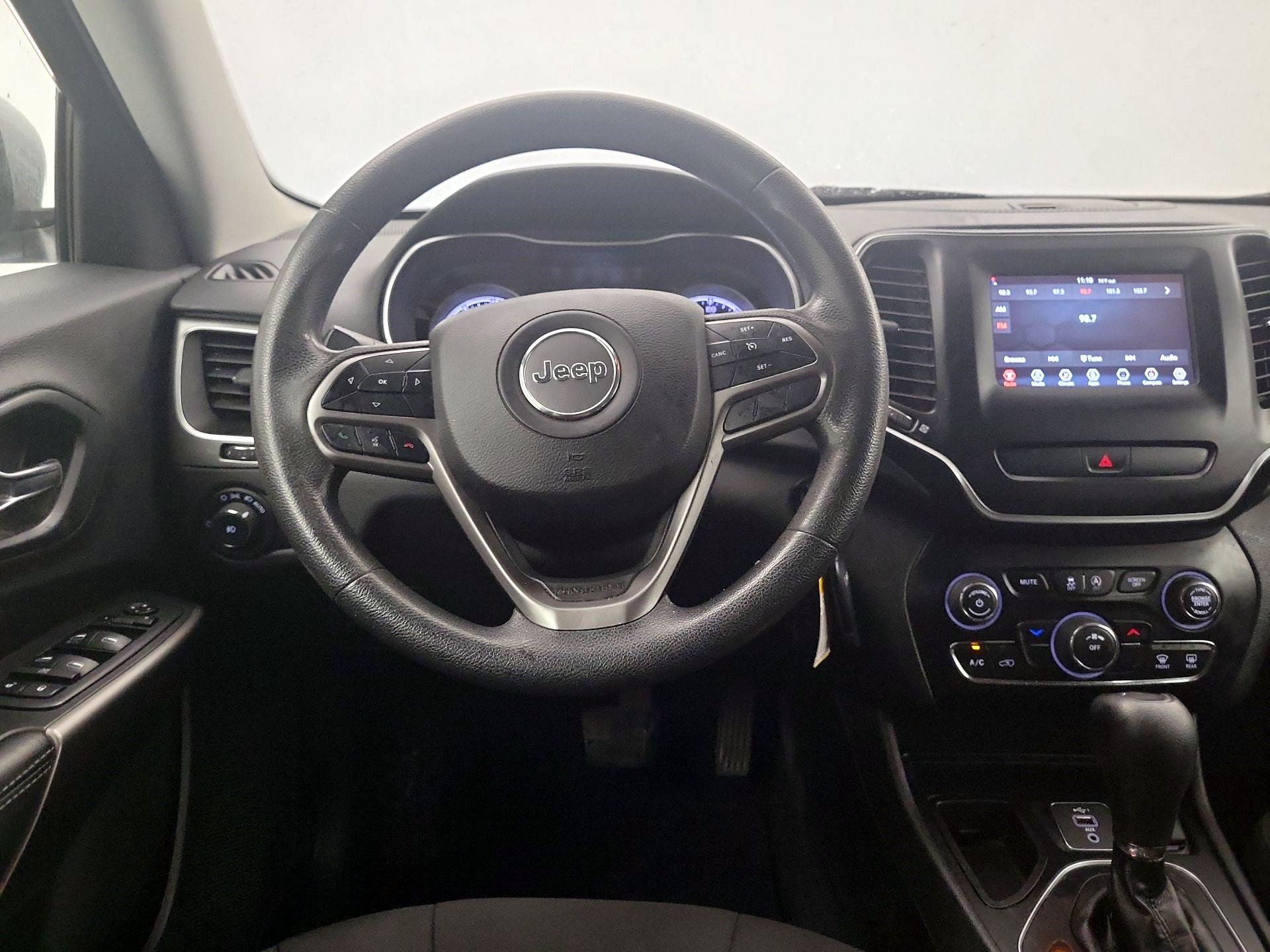 Thumbnail: 2019 Jeep Cherokee - 10