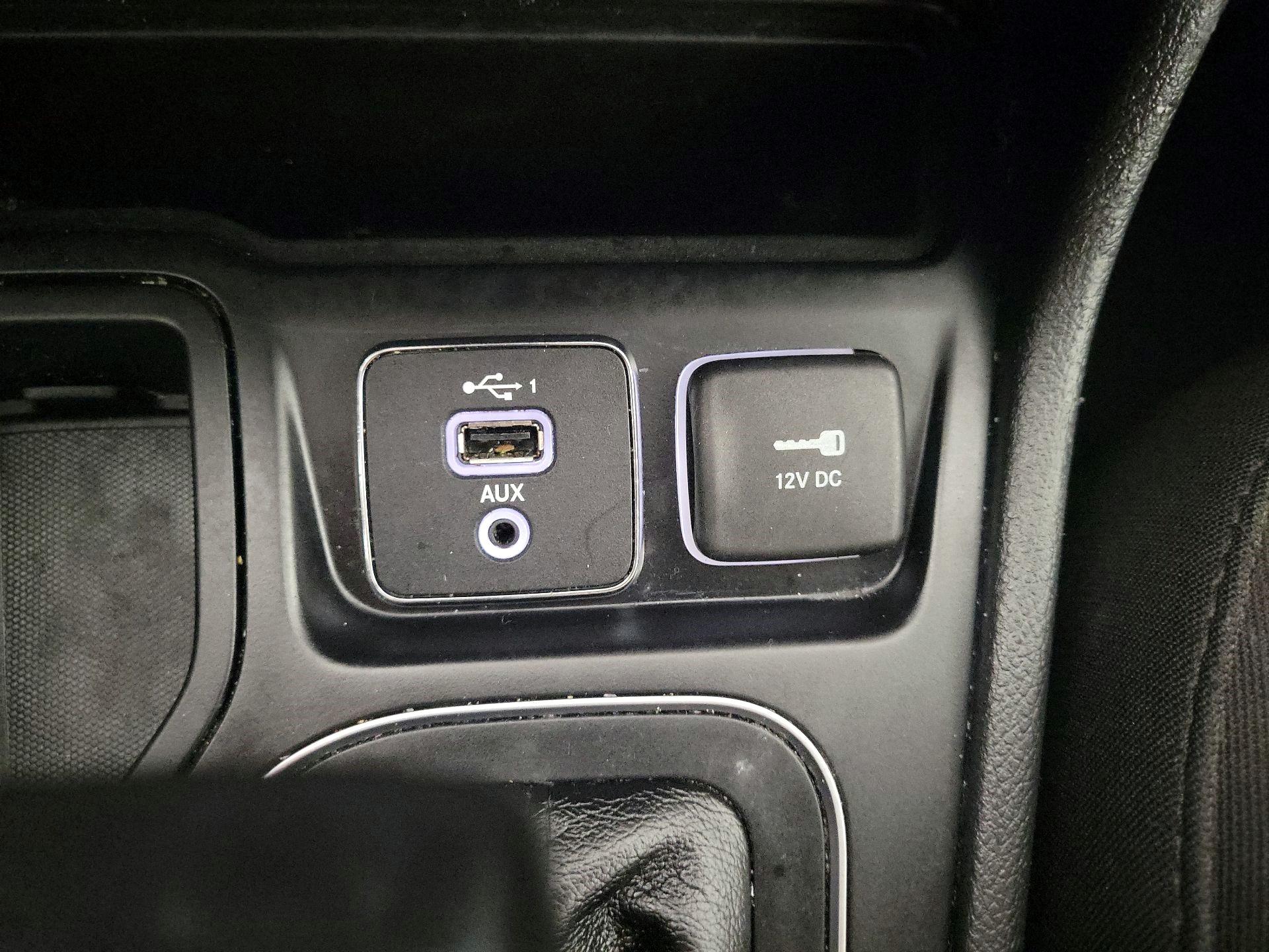 Thumbnail: 2019 Jeep Cherokee - 18