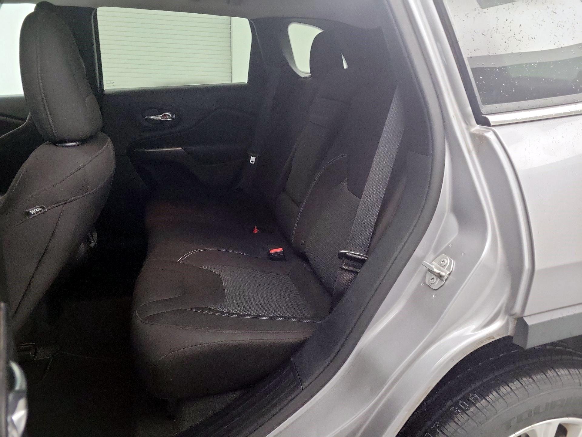 Thumbnail: 2019 Jeep Cherokee - 19