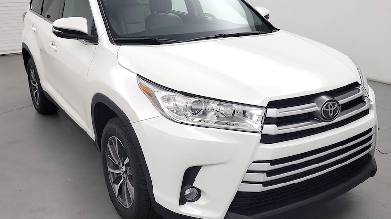 2019 Toyota Highlander XLE Hero Image