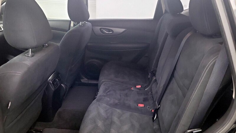 2016 Nissan Rogue S 17