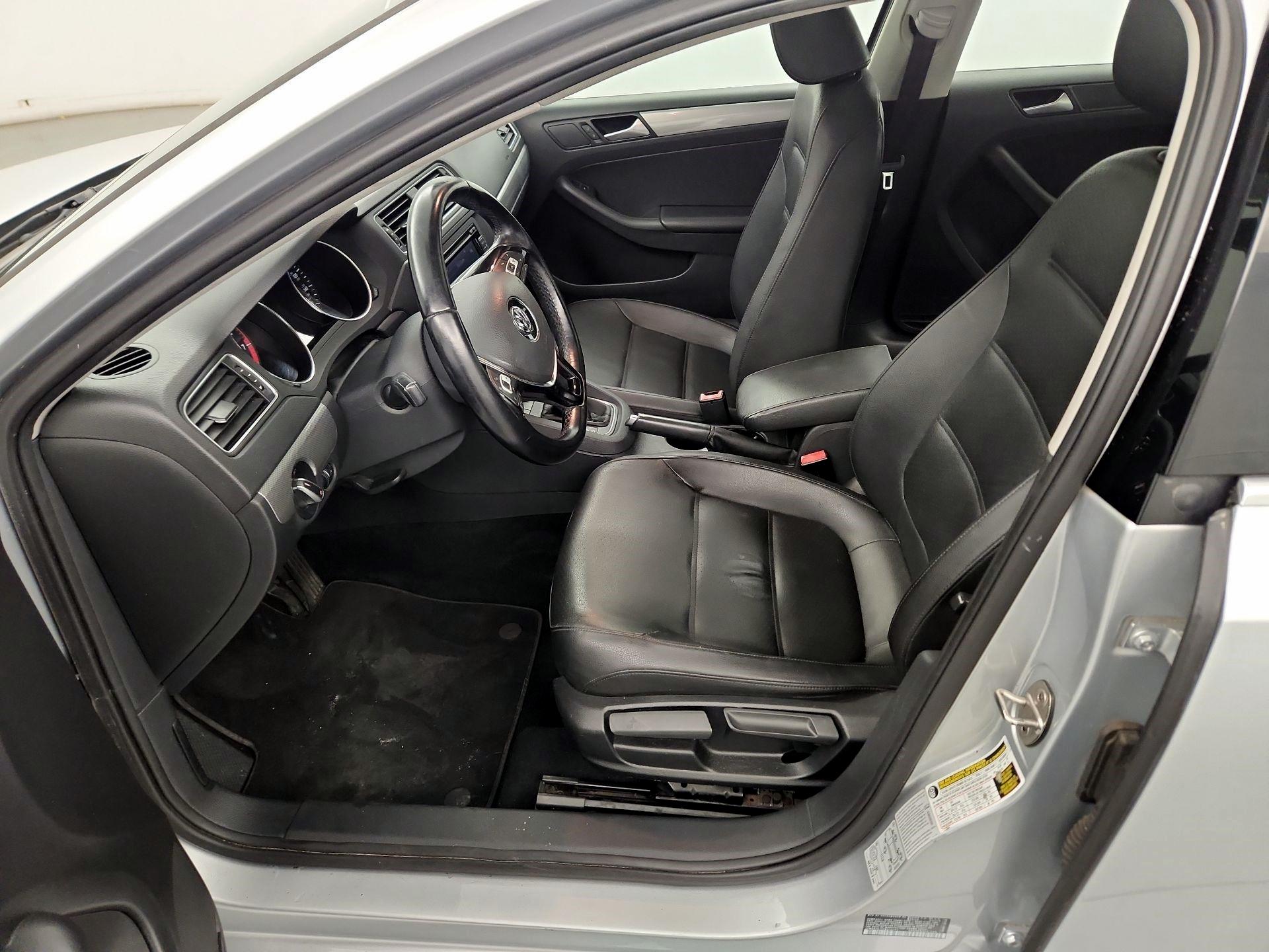 Thumbnail: 2015 Volkswagen Jetta - 9