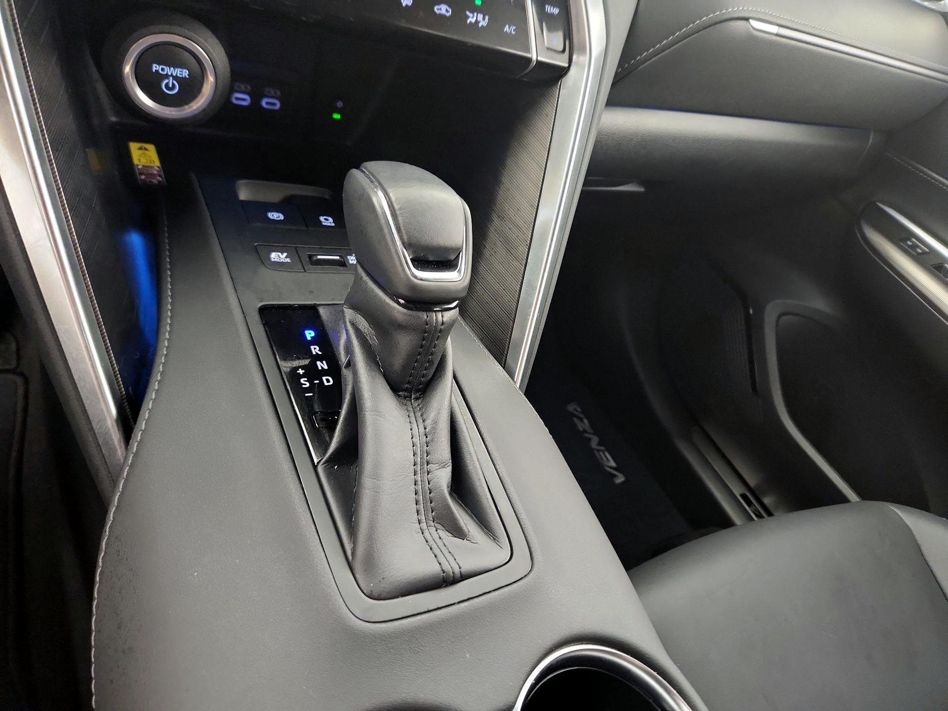 Thumbnail: 2023 Toyota Venza - 16